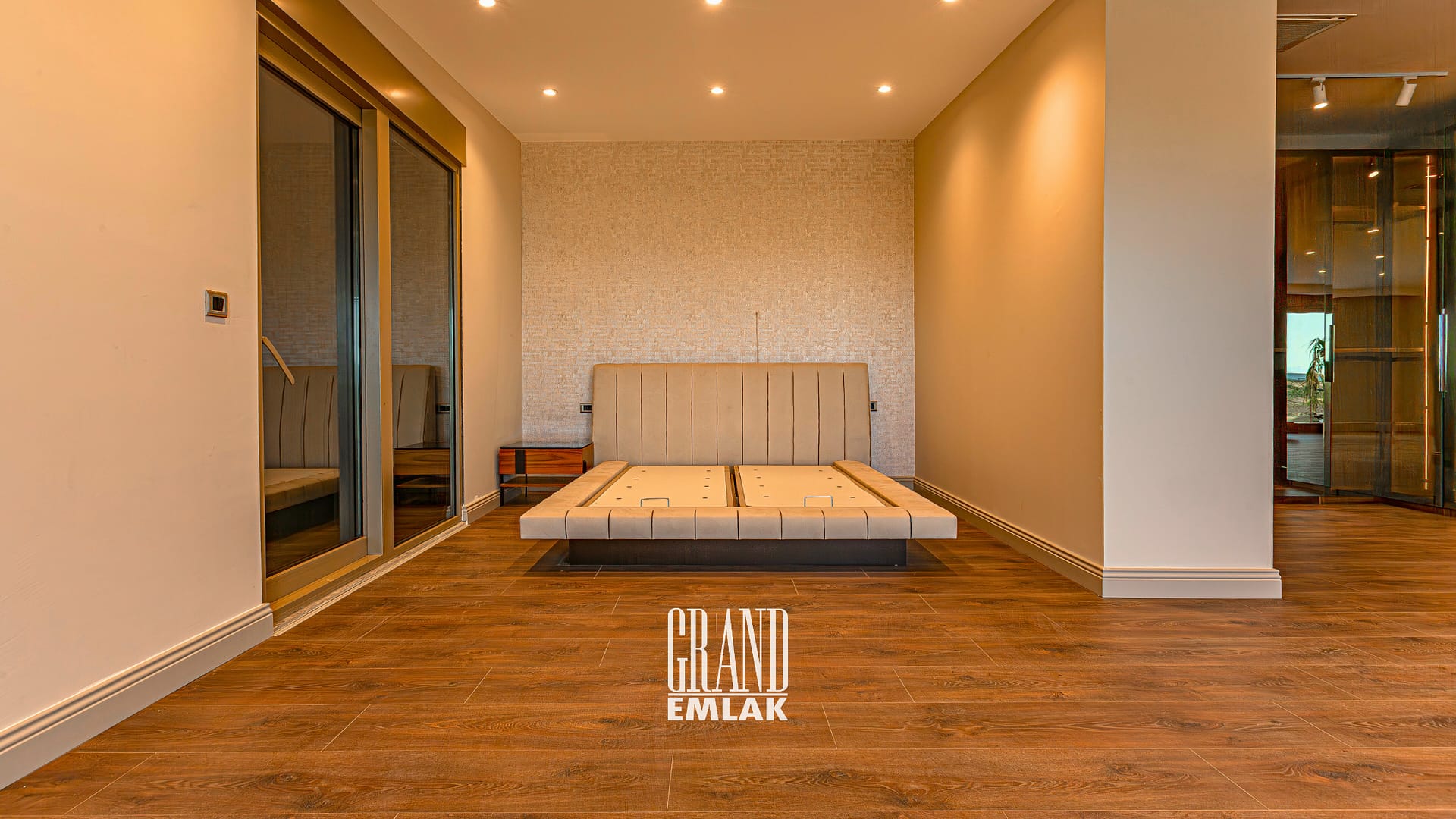 Antalya Kemerağzı’nda, Lüks Site İçinde Özel Havuzlu ve Asansörlü 5+2 Satılık Villa (34)