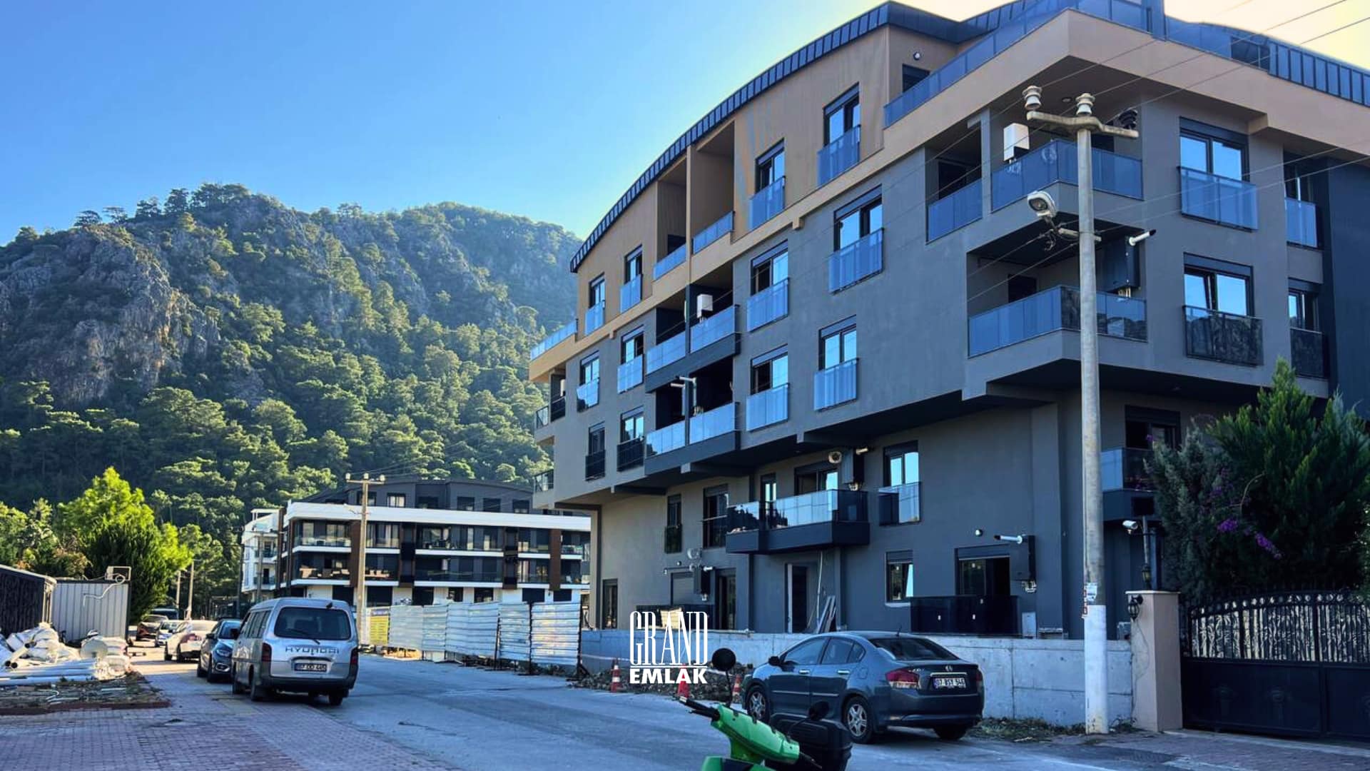 Sarısu’da Dağ Manzaralı Süper Fırsat Yatırımlık Satılık 2+1 Daire (1)