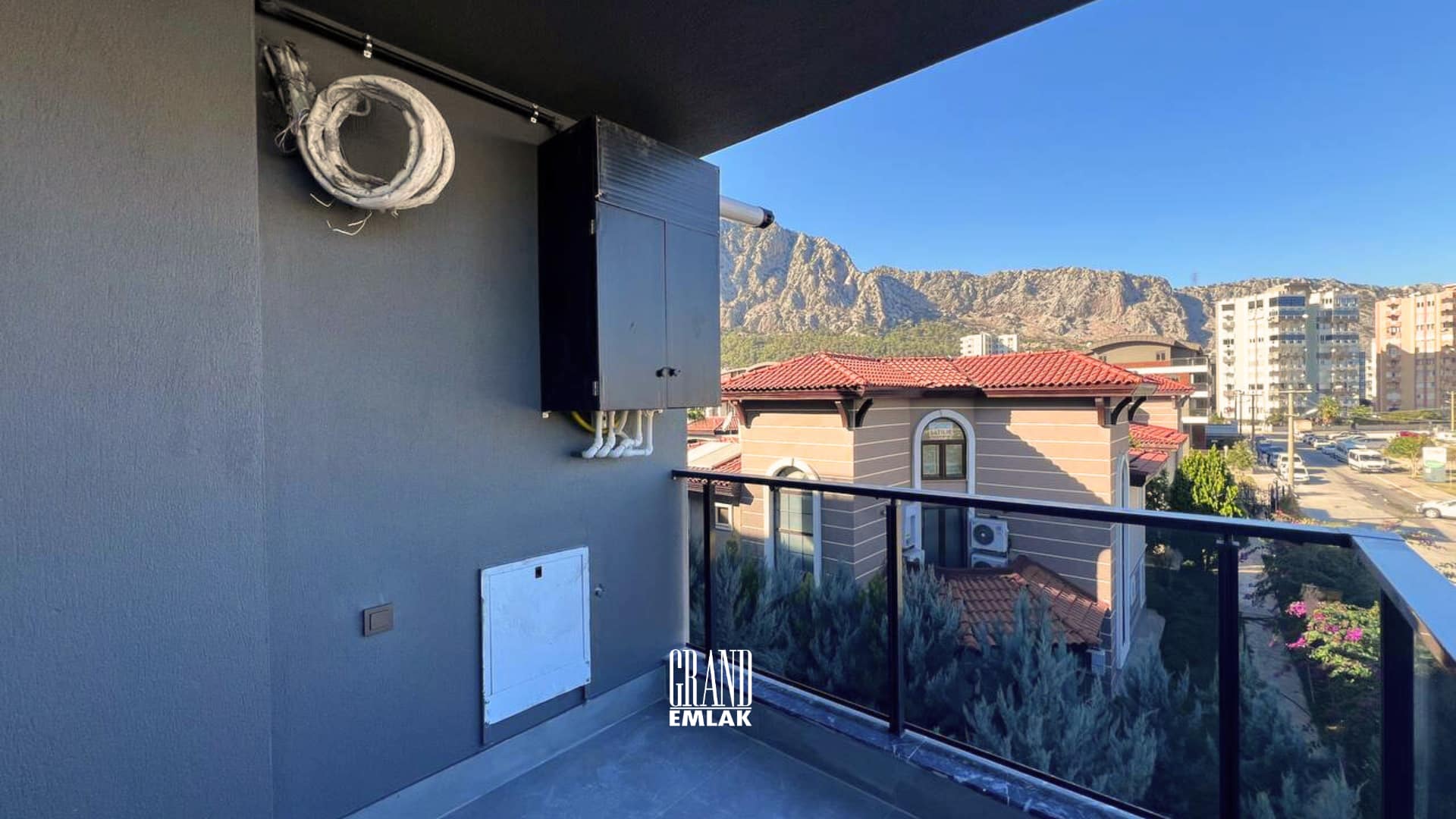 Sarısu’da Dağ Manzaralı Süper Fırsat Yatırımlık Satılık 2+1 Daire (18)