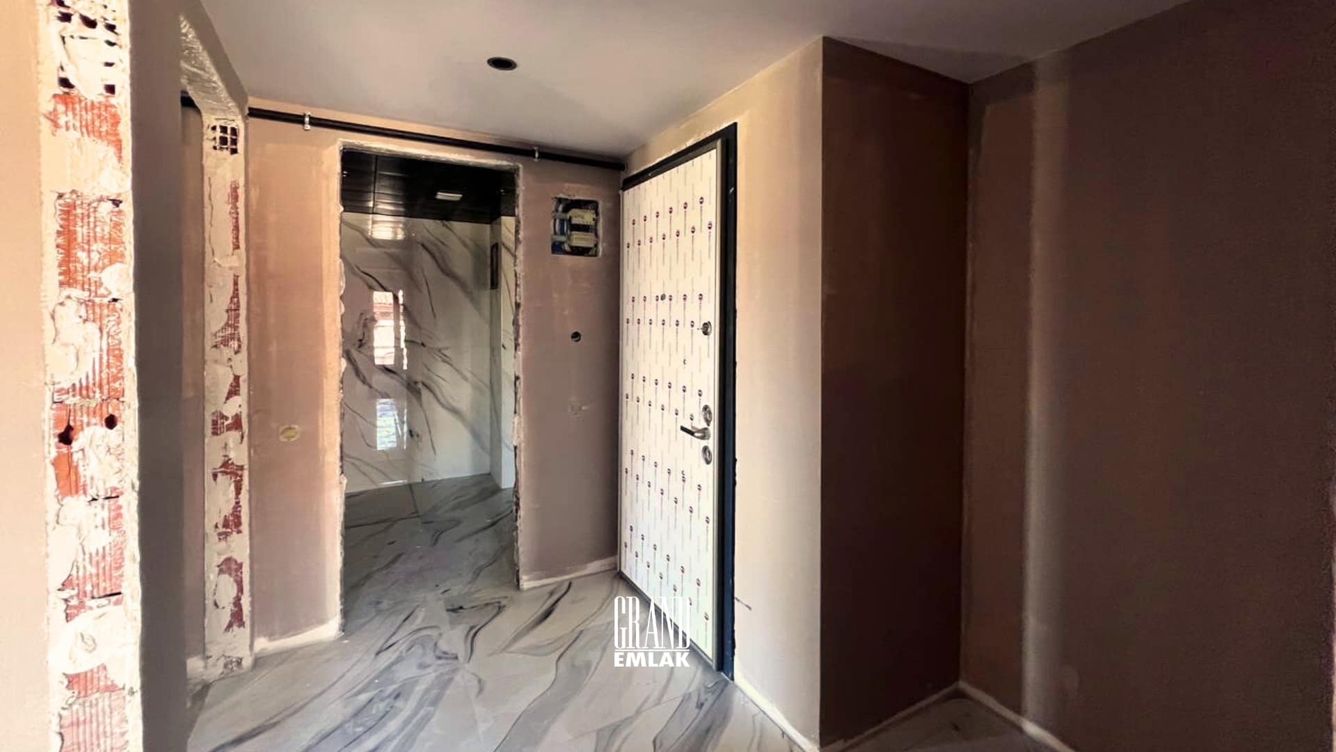 Sarısu’da Dağ Manzaralı Süper Fırsat Yatırımlık Satılık 2+1 Daire (7)