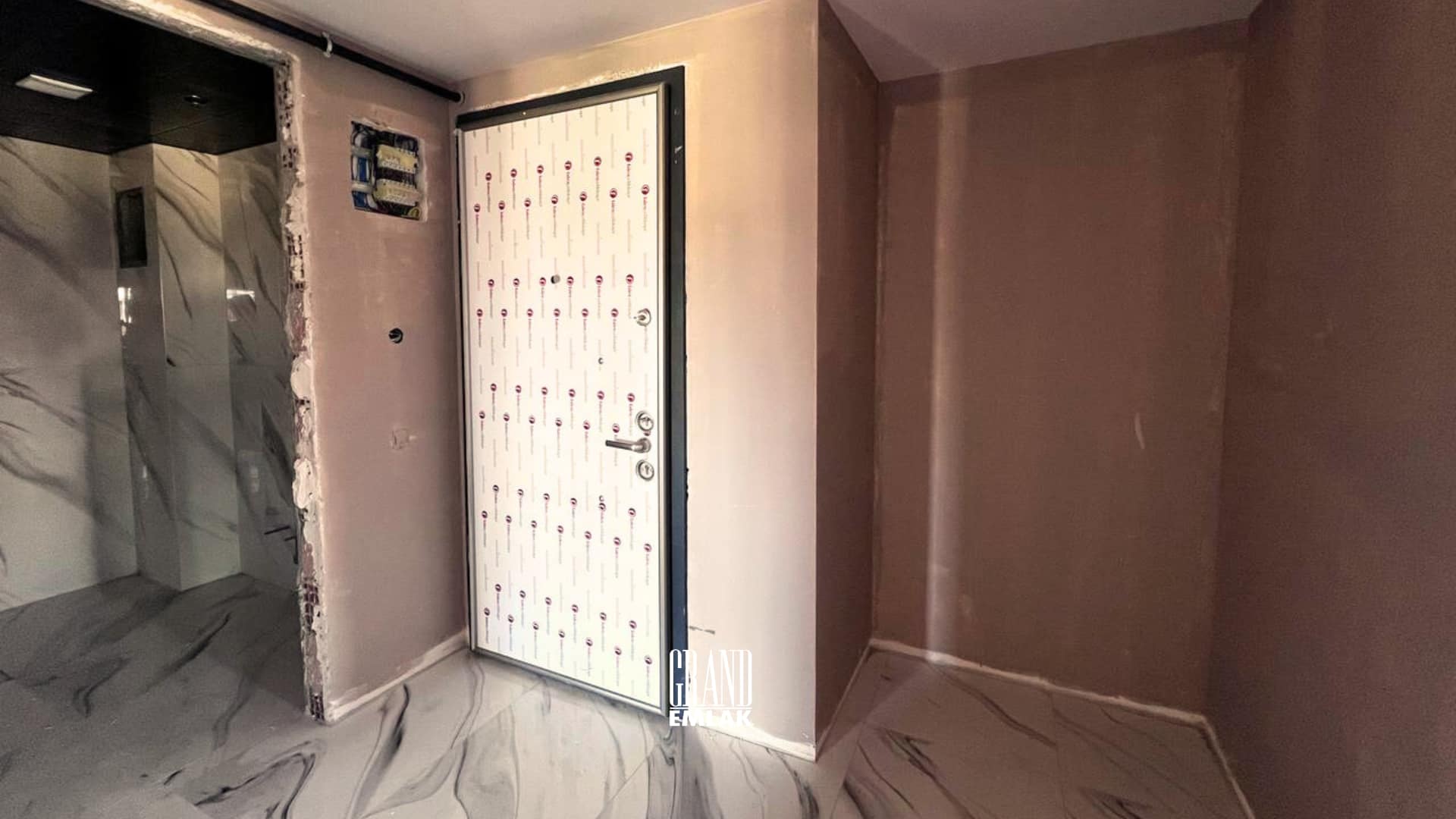 Sarısu’da Dağ Manzaralı Süper Fırsat Yatırımlık Satılık 2+1 Daire (8)