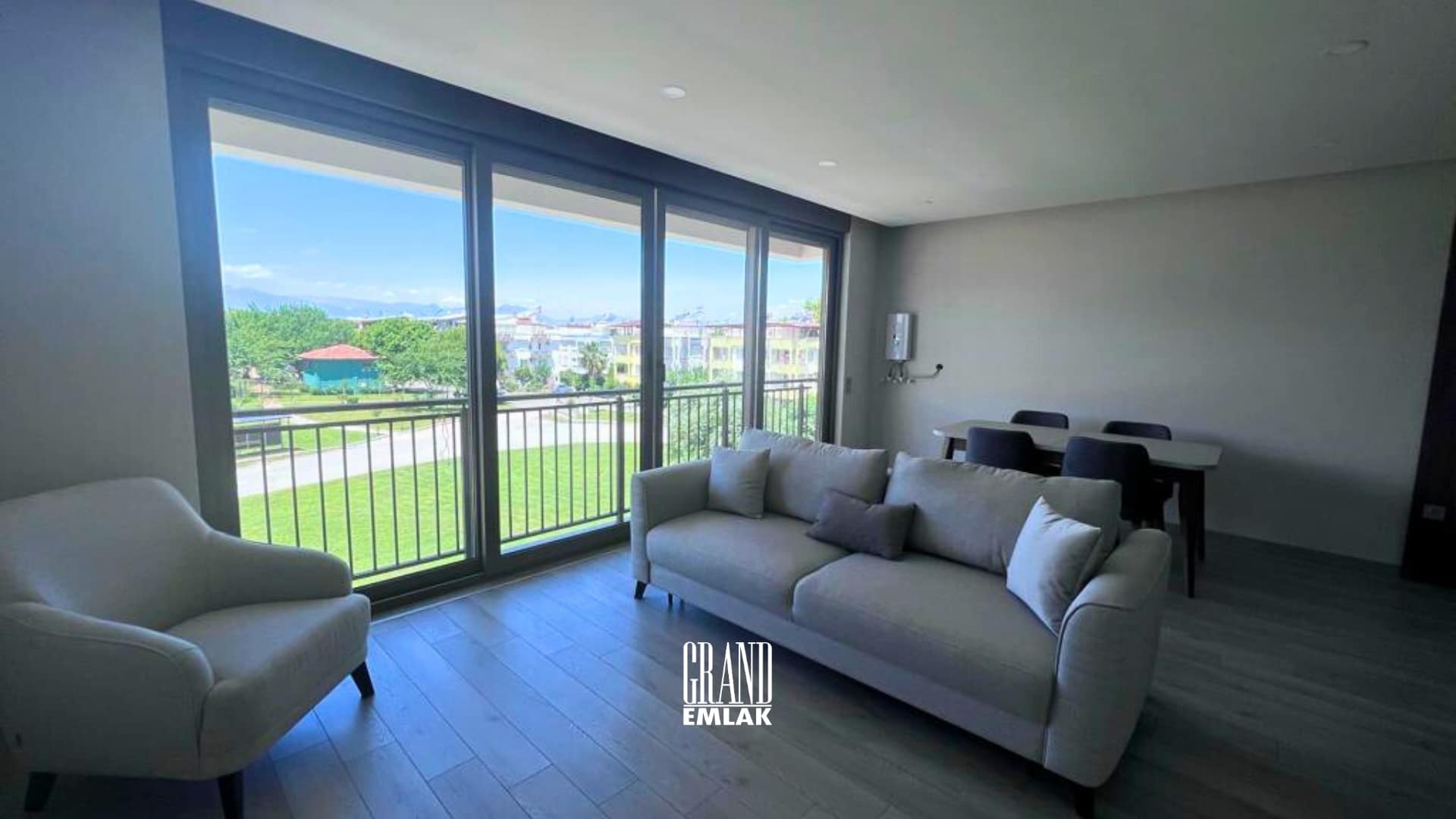 Güzeloba’da Lüks Site İçerisinde Mobilyalı 2+1 Satılık Dubleks Daire (1)