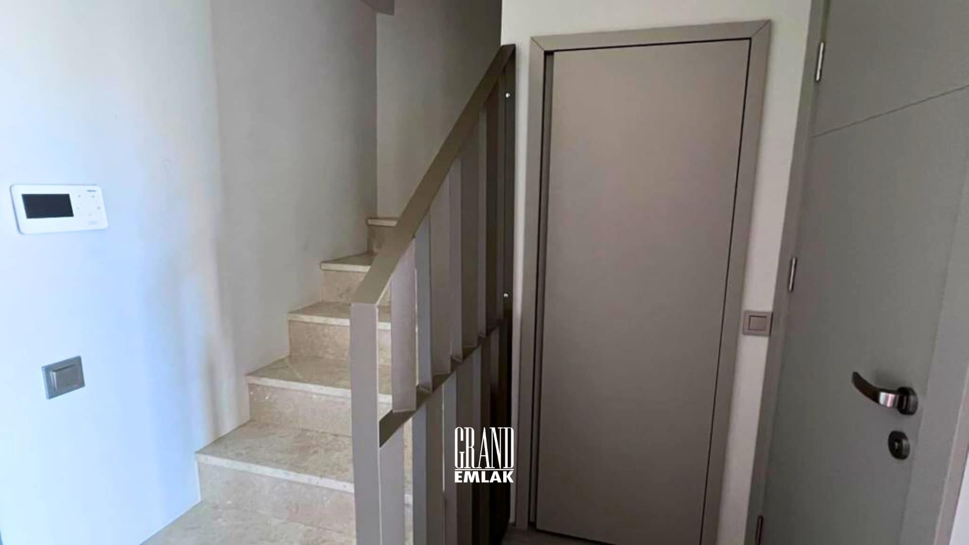 Güzeloba’da Lüks Site İçerisinde Mobilyalı 2+1 Satılık Dubleks Daire (12)