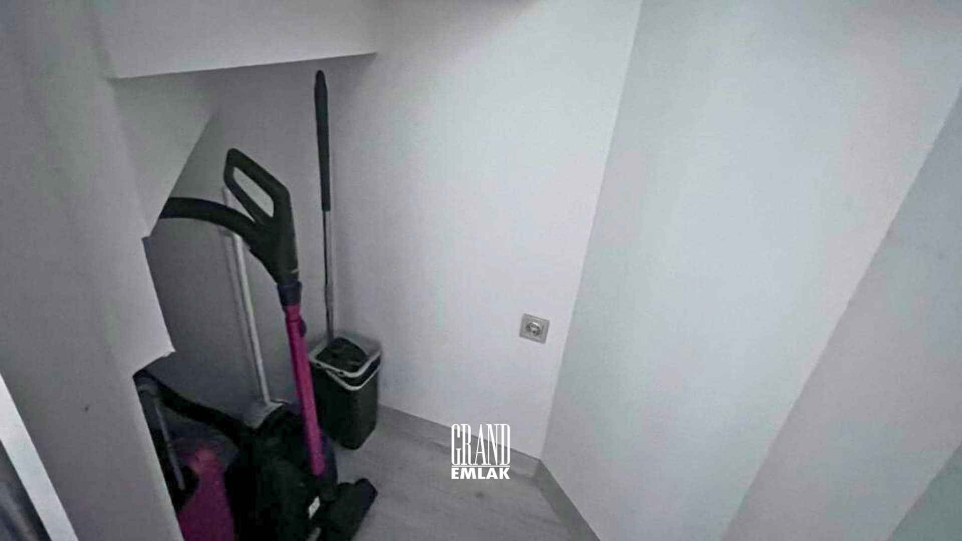 Güzeloba’da Lüks Site İçerisinde Mobilyalı 2+1 Satılık Dubleks Daire (13)