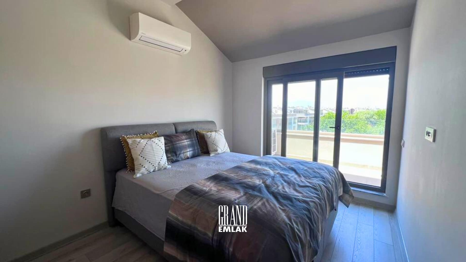 Güzeloba’da Lüks Site İçerisinde Mobilyalı 2+1 Satılık Dubleks Daire (14)