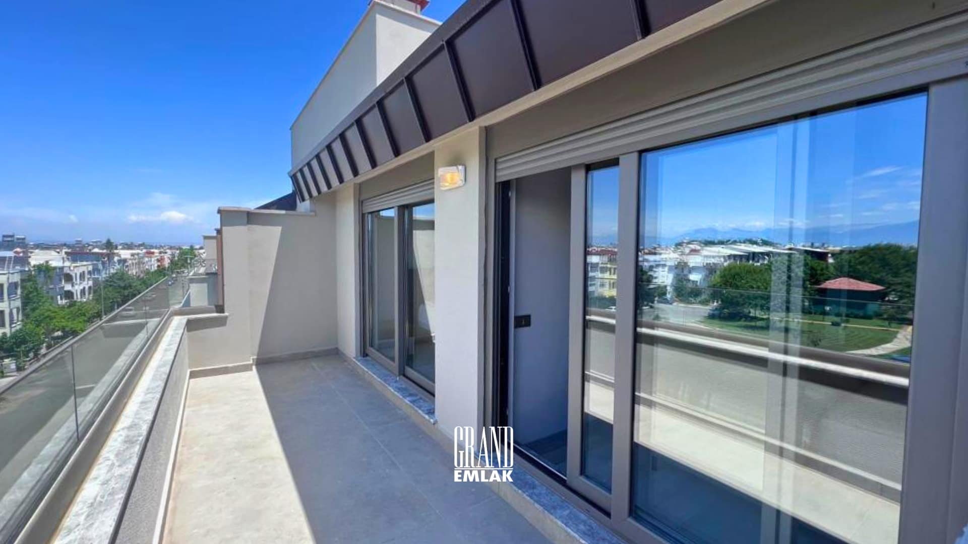 Güzeloba’da Lüks Site İçerisinde Mobilyalı 2+1 Satılık Dubleks Daire (16)