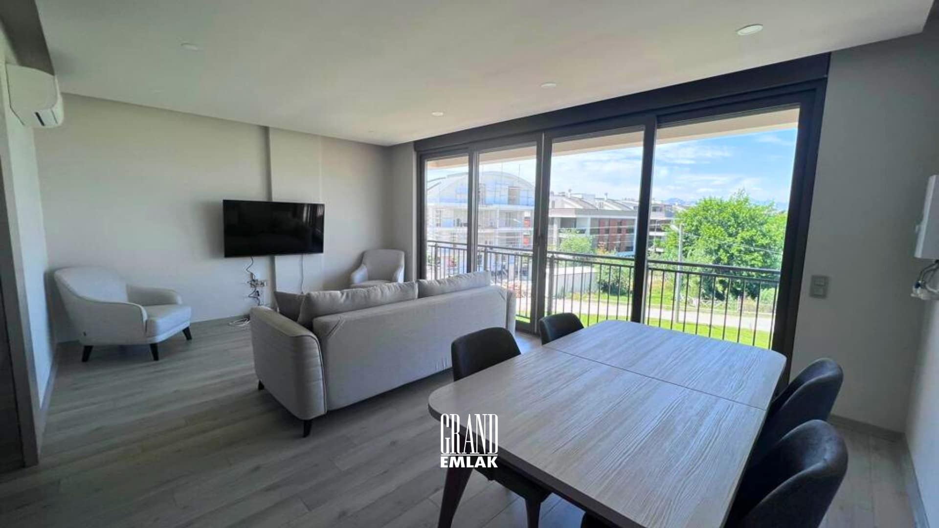 Güzeloba’da Lüks Site İçerisinde Mobilyalı 2+1 Satılık Dubleks Daire (2)