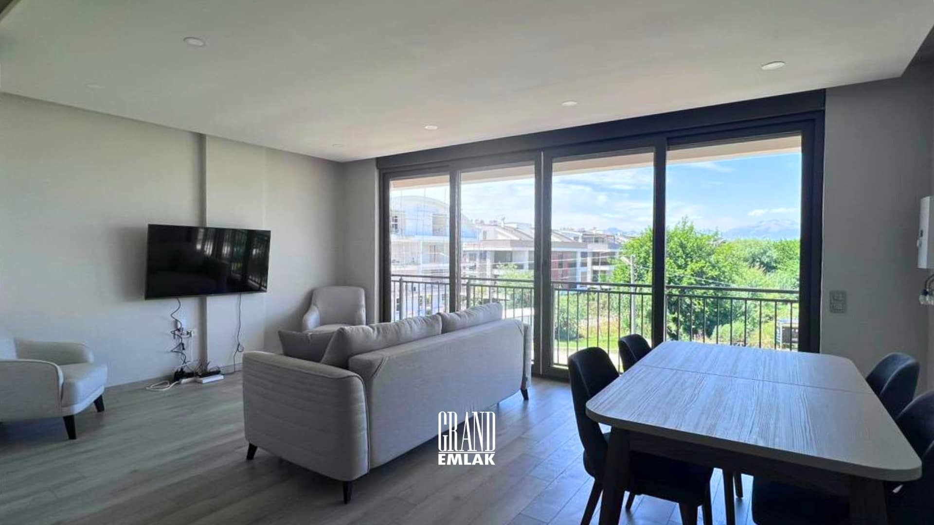 Güzeloba’da Lüks Site İçerisinde Mobilyalı 2+1 Satılık Dubleks Daire (3)