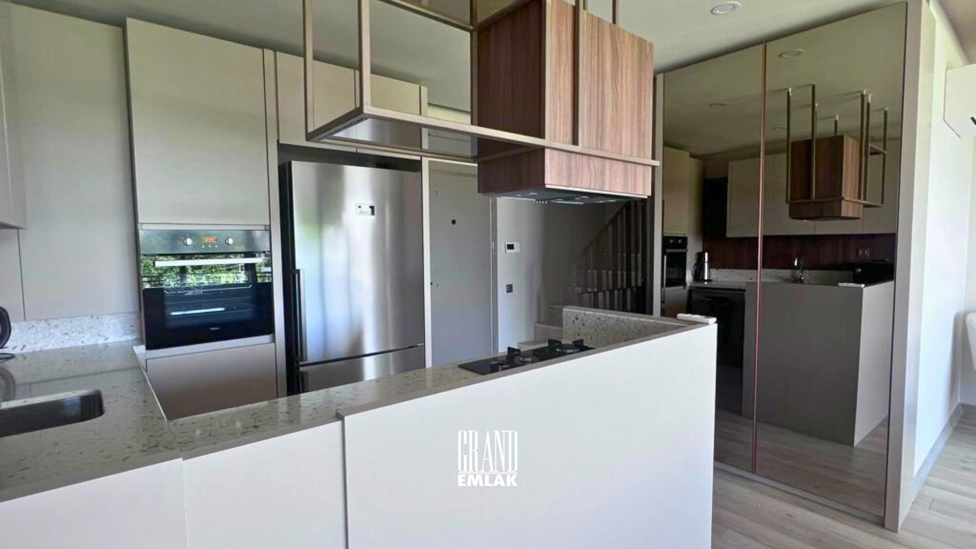 Güzeloba’da Lüks Site İçerisinde Mobilyalı 2+1 Satılık Dubleks Daire (4)