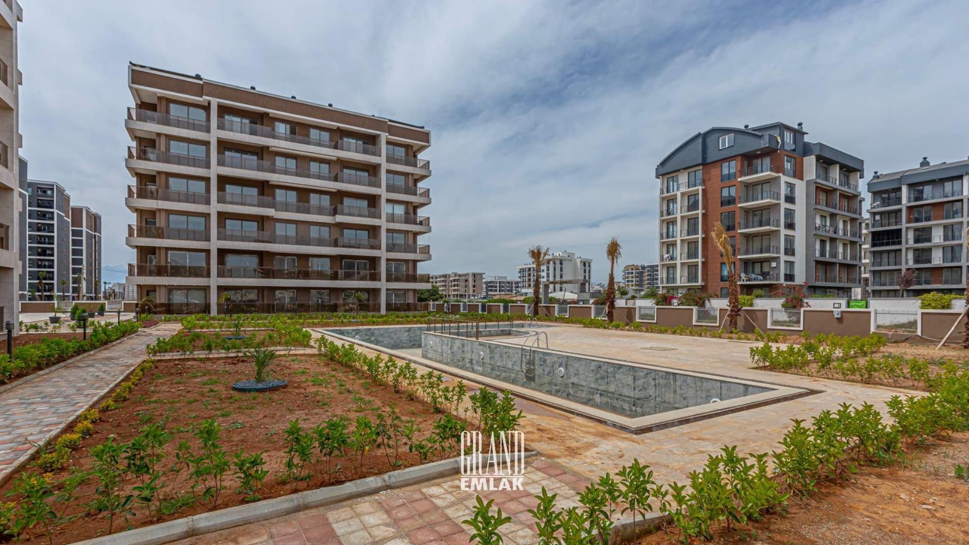 Altıntaş, Demirbağ Residance 3 Sitesinde (2)