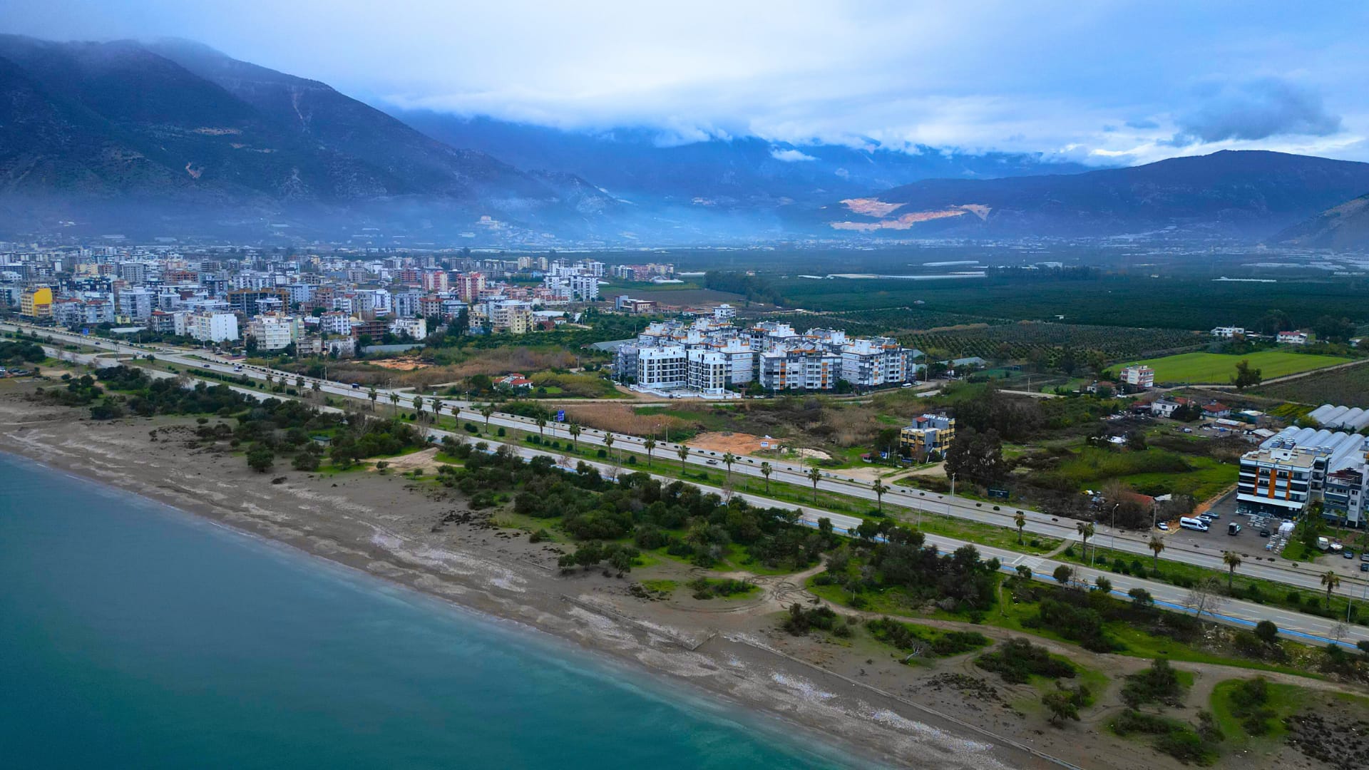 Lukka Coast Sitesi’nde Finike Sahili’ne Yakın 2. katta 1+1 Satılık Daire 1 (1)