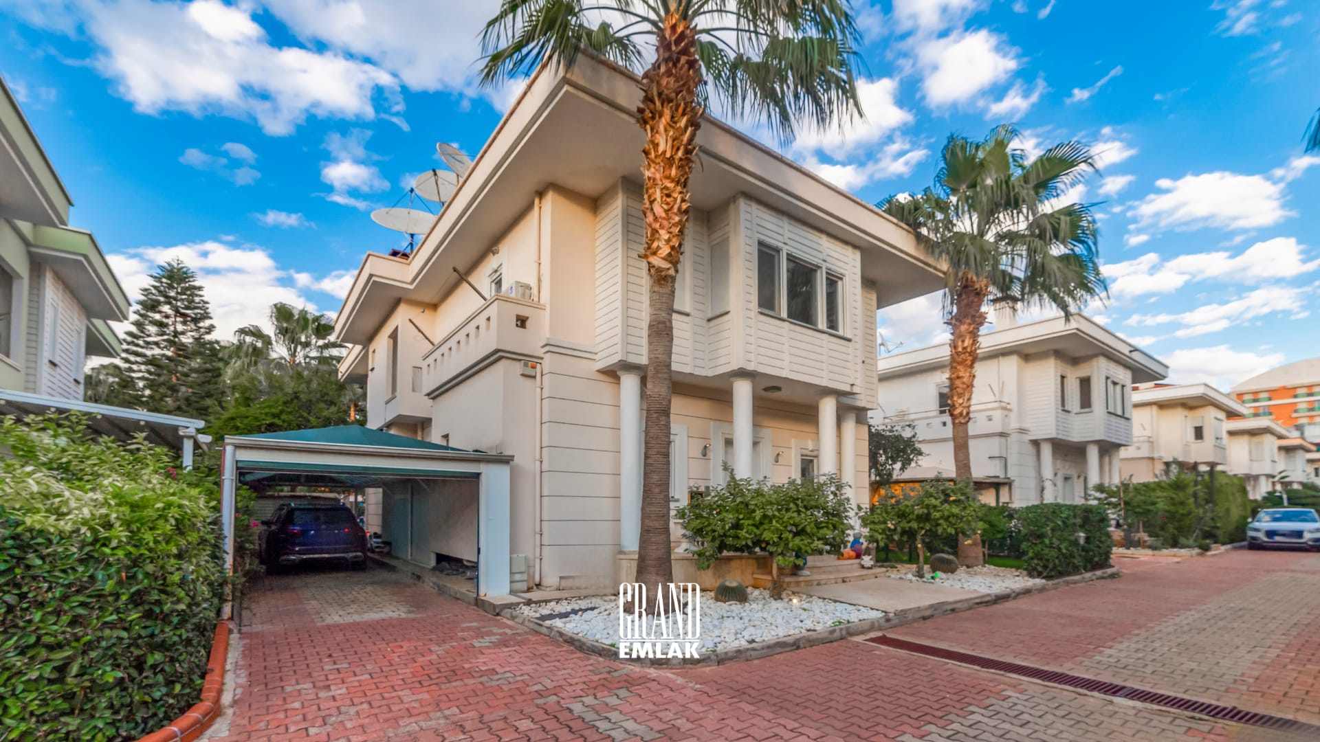 FENER KONAKLARI’NDA SATILIK MÜSTAKİL 4+2 LÜKS VİLLA (1)