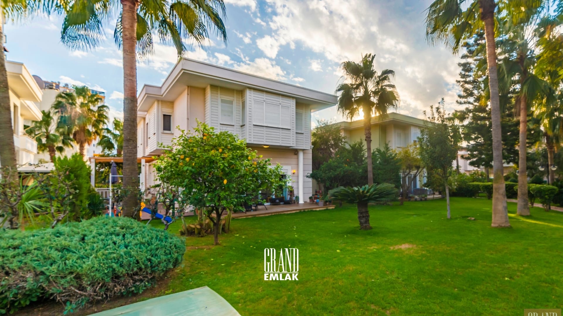 FENER KONAKLARI’NDA SATILIK MÜSTAKİL 4+2 LÜKS VİLLA logolu (12)