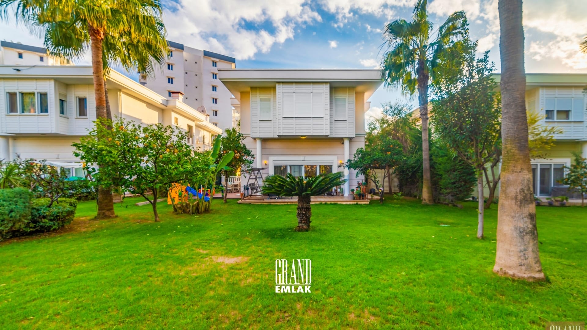 FENER KONAKLARI’NDA SATILIK MÜSTAKİL 4+2 LÜKS VİLLA logolu (14)