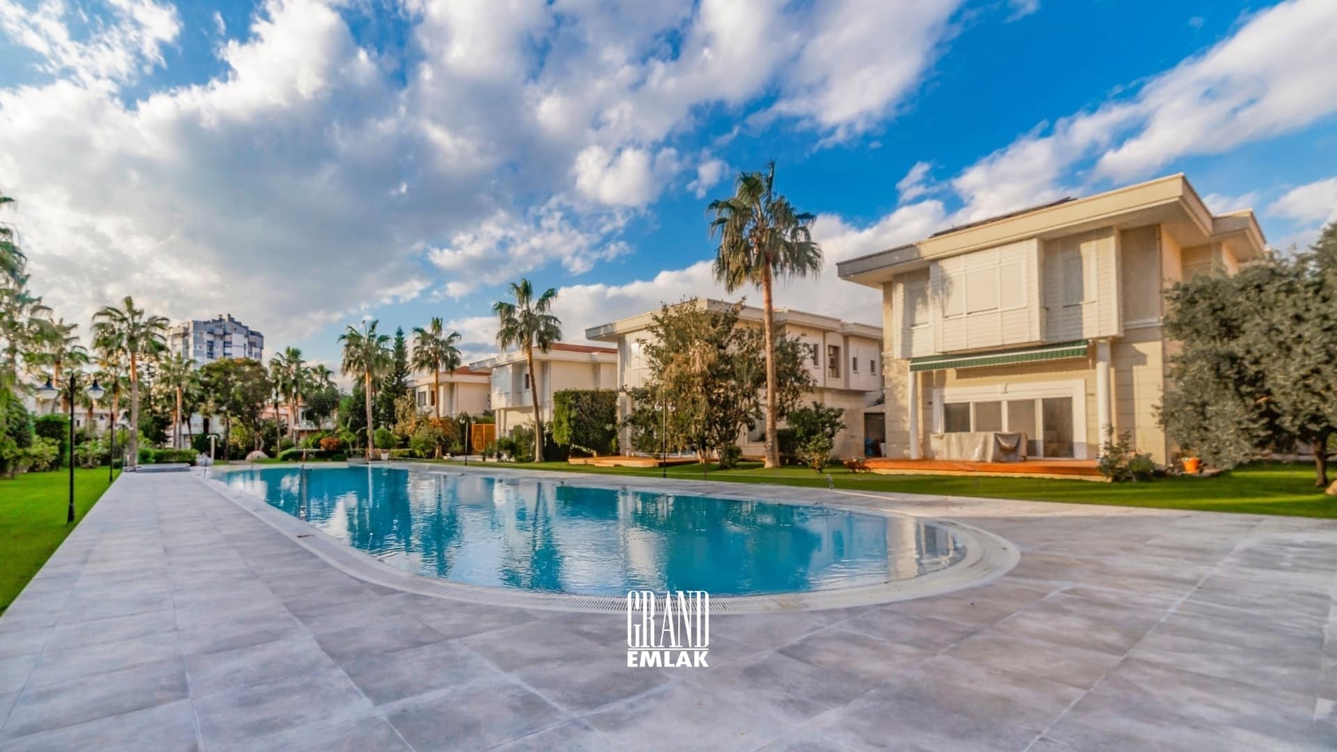 FENER KONAKLARI’NDA SATILIK MÜSTAKİL 4+2 LÜKS VİLLA logolu (2)