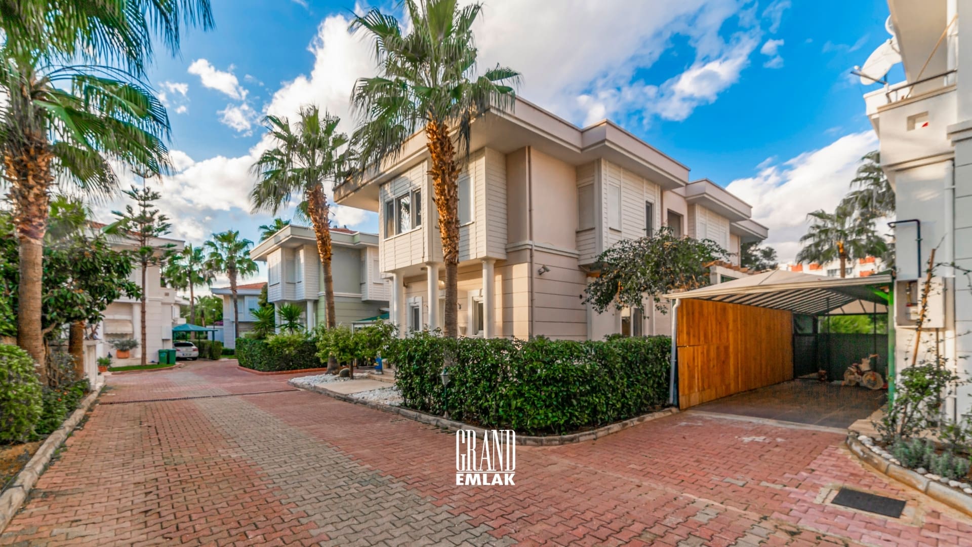 FENER KONAKLARI’NDA SATILIK MÜSTAKİL 4+2 LÜKS VİLLA logolu (20)