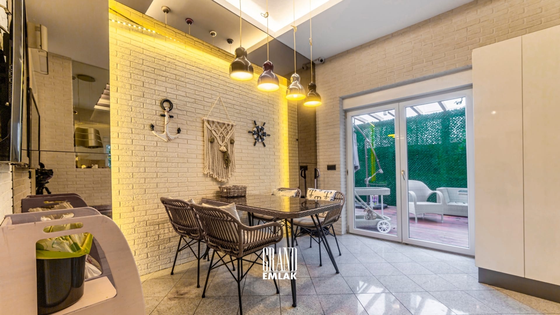 FENER KONAKLARI’NDA SATILIK MÜSTAKİL 4+2 LÜKS VİLLA logolu (23)