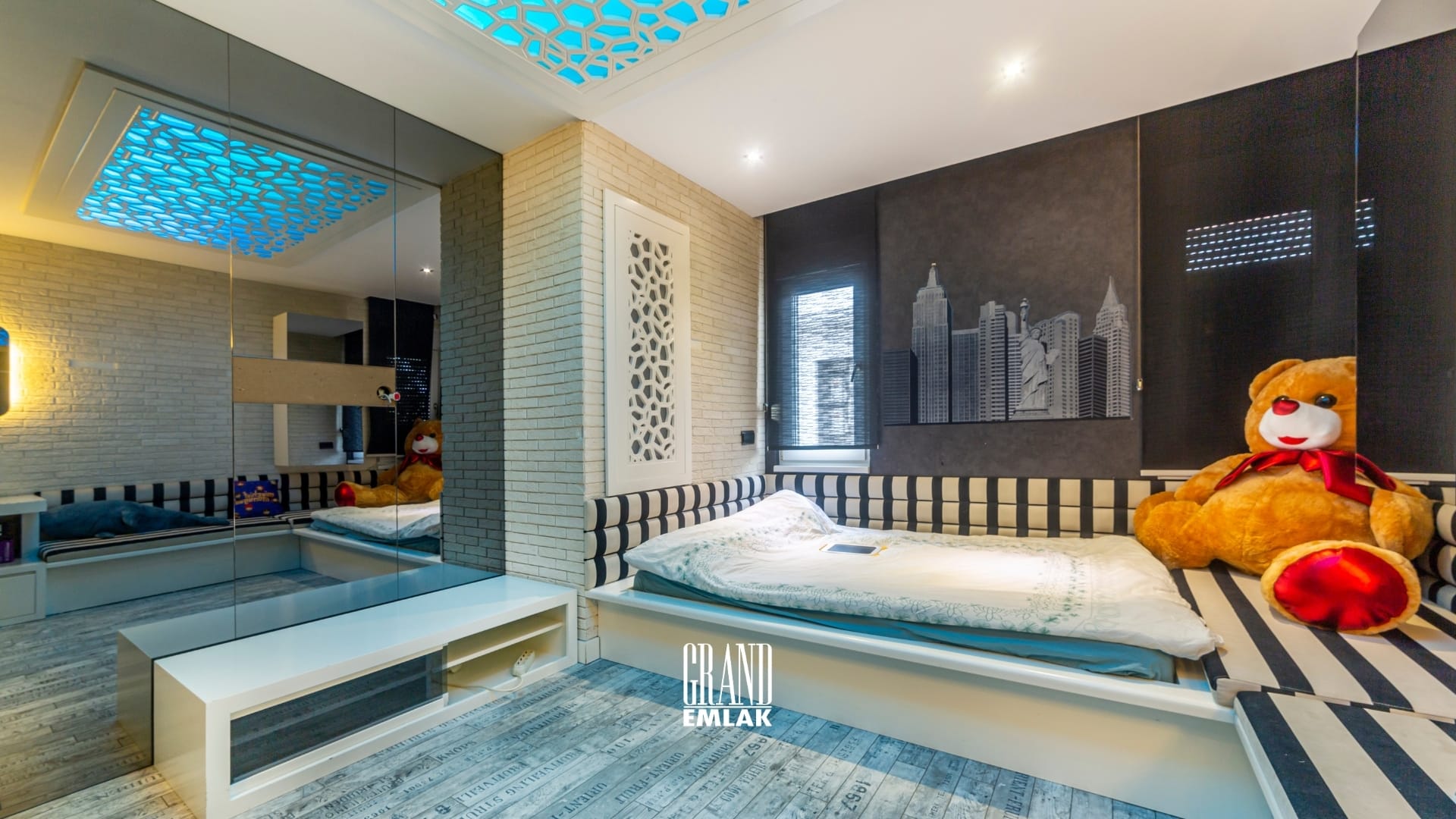 FENER KONAKLARI’NDA SATILIK MÜSTAKİL 4+2 LÜKS VİLLA logolu (47)