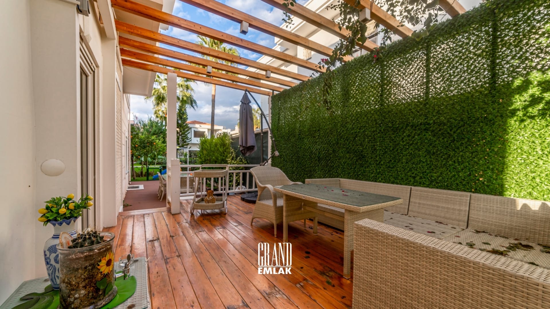 FENER KONAKLARI’NDA SATILIK MÜSTAKİL 4+2 LÜKS VİLLA logolu (8)