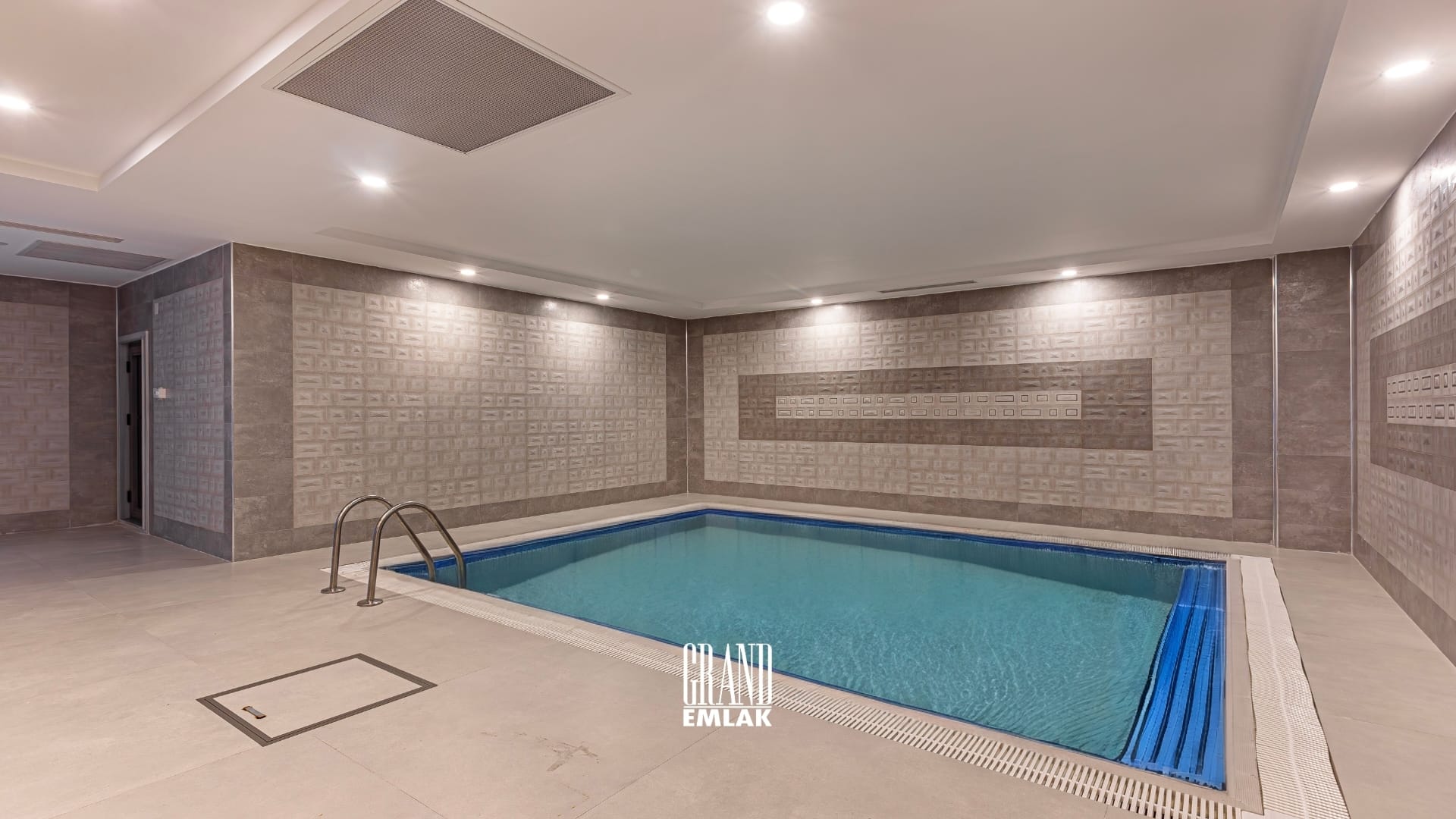Lüks Site İçeresinde, Özel Açık ve Kapalı Yüzme Havuzlu 6+1 Villa (30)
