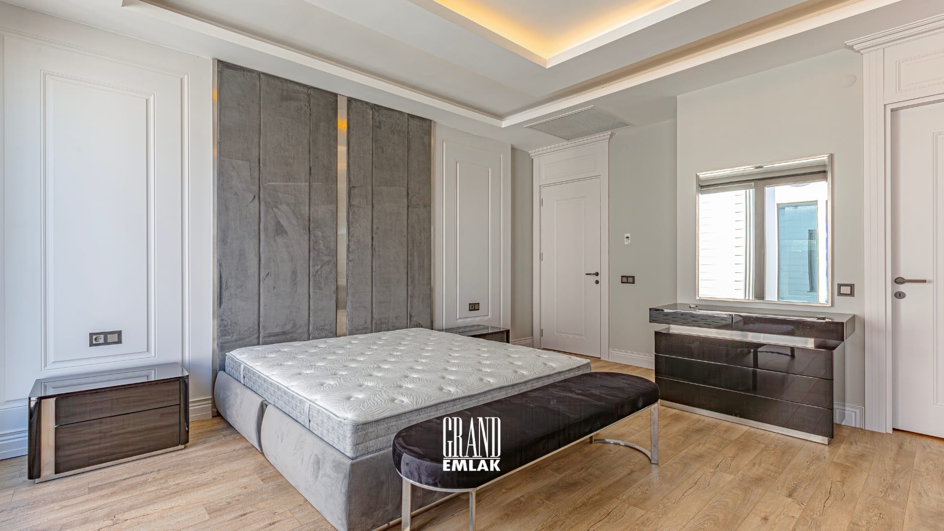 Lüks Site İçeresinde, Özel Açık ve Kapalı Yüzme Havuzlu 6+1 Villa (39)