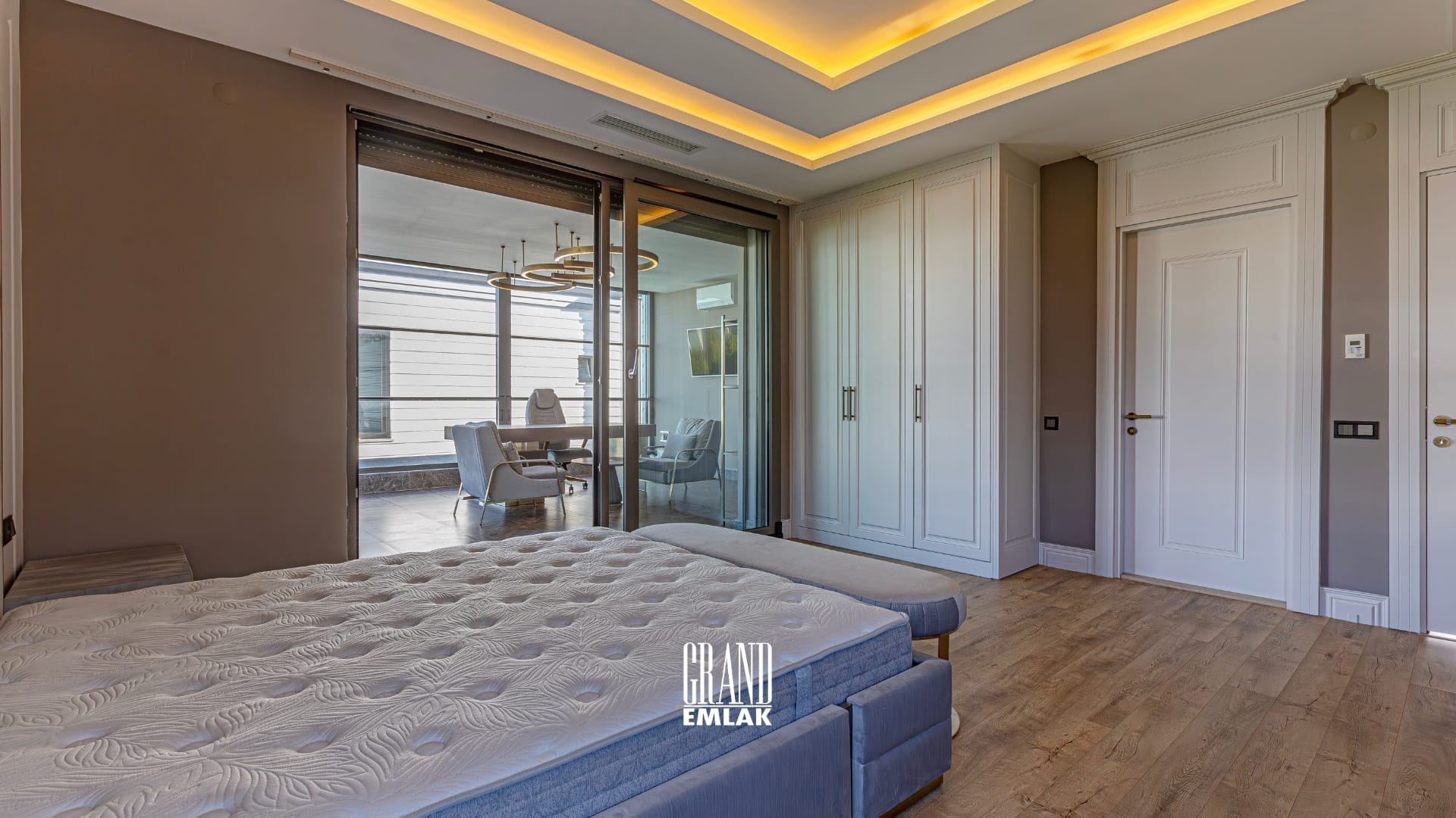 Lüks Site İçeresinde, Özel Açık ve Kapalı Yüzme Havuzlu 6+1 Villa (48)