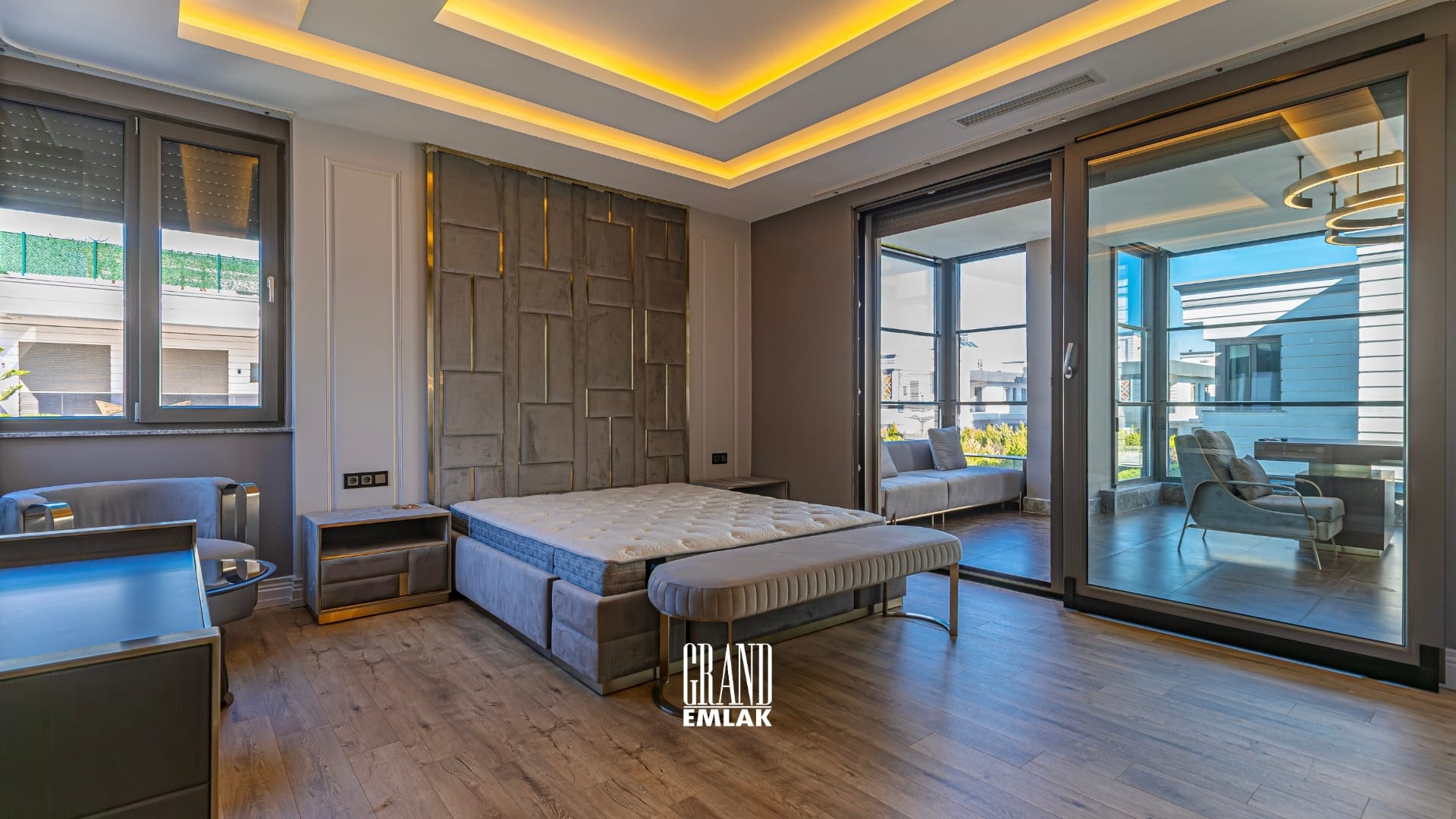 Lüks Site İçeresinde, Özel Açık ve Kapalı Yüzme Havuzlu 6+1 Villa (49)