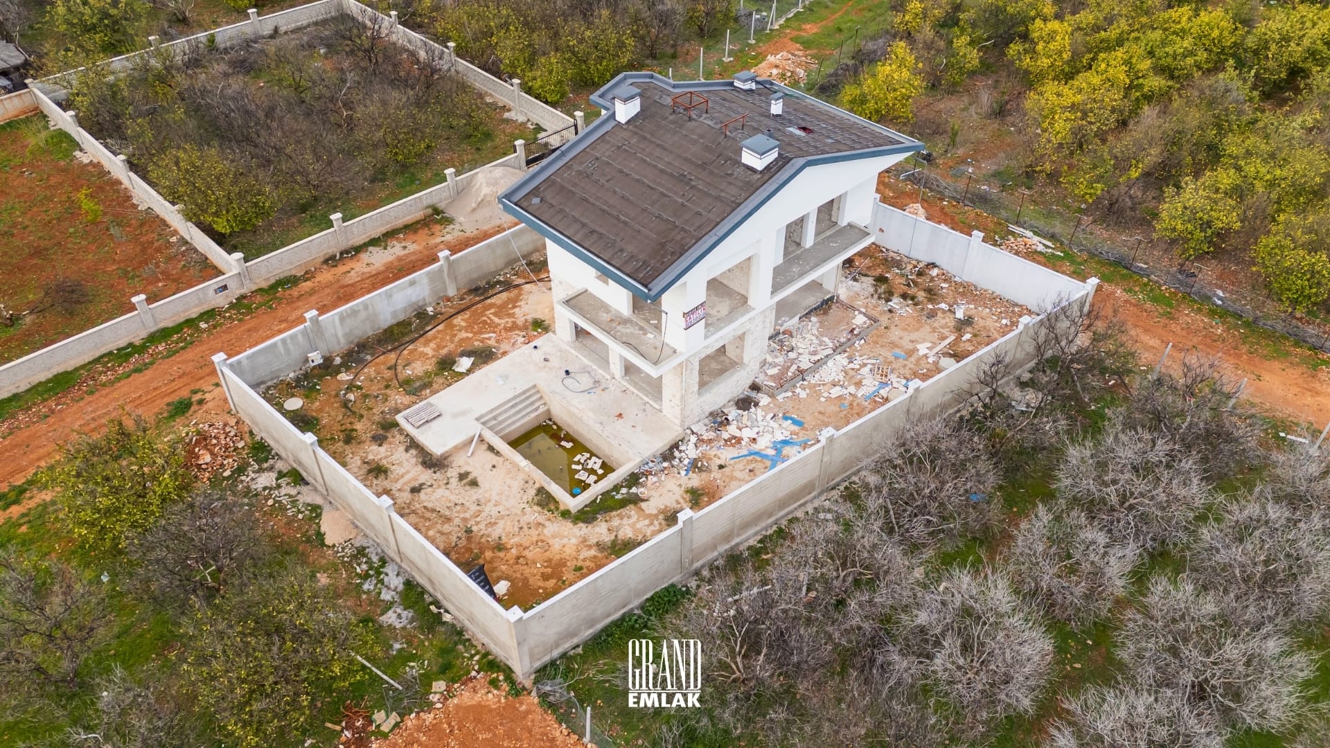 gaziler’de villa grand logolu (1)
