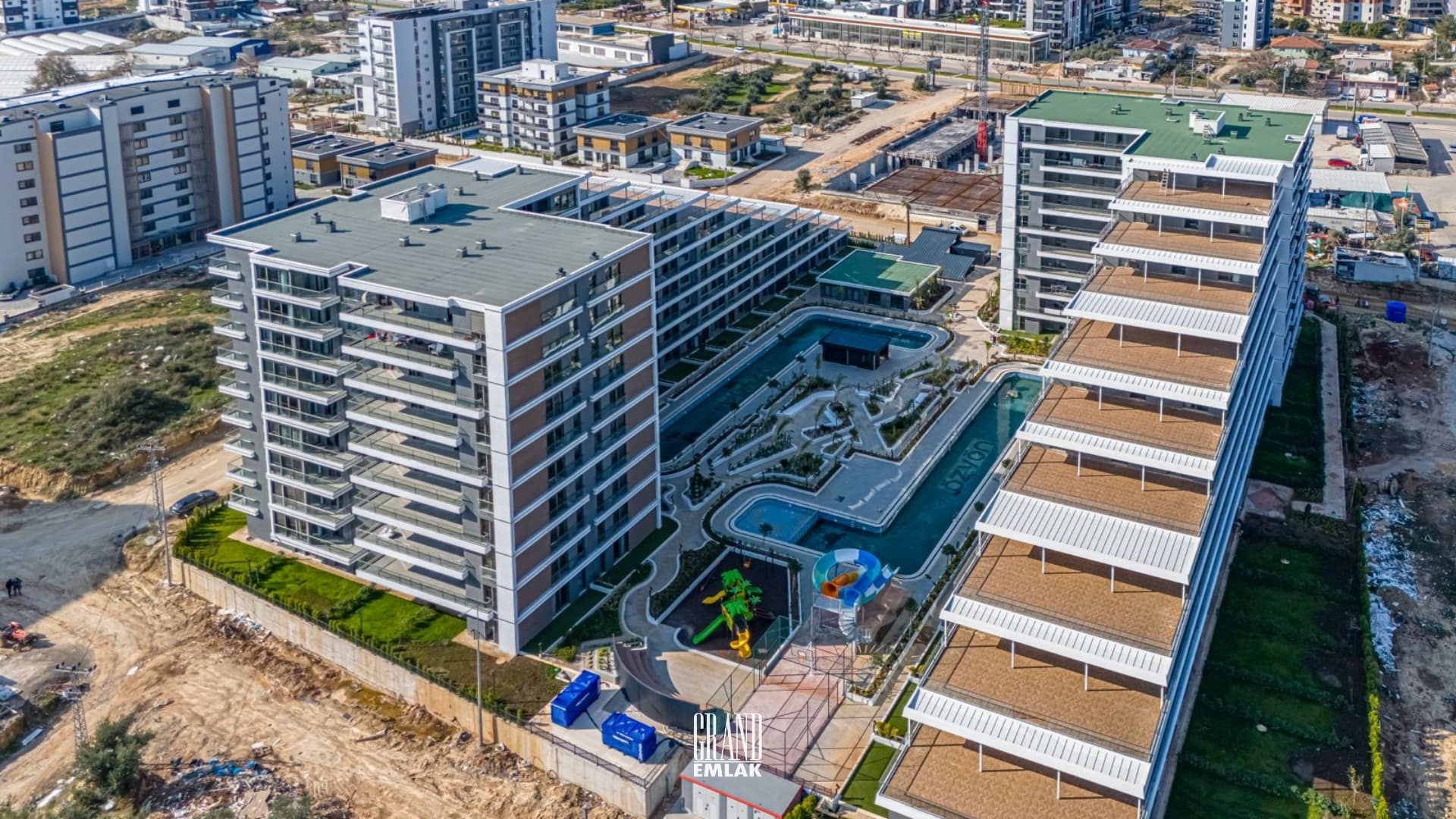 Altıntaş Cross Twins’te Havuz Cepheli 1+1 Satılık Daire (1)