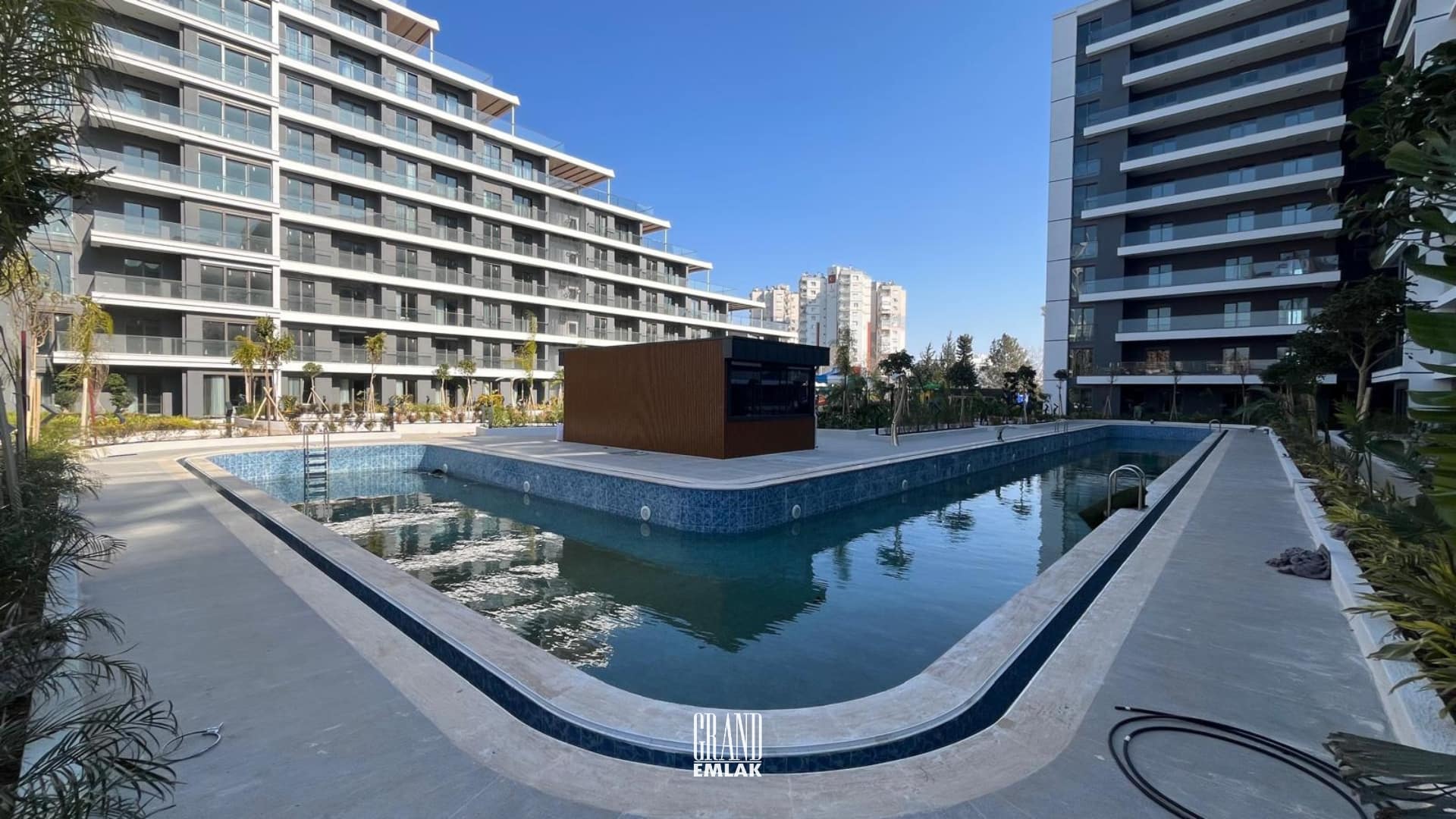 Altıntaş Cross Twins’te Havuz Cepheli 1+1 Satılık Daire (12)