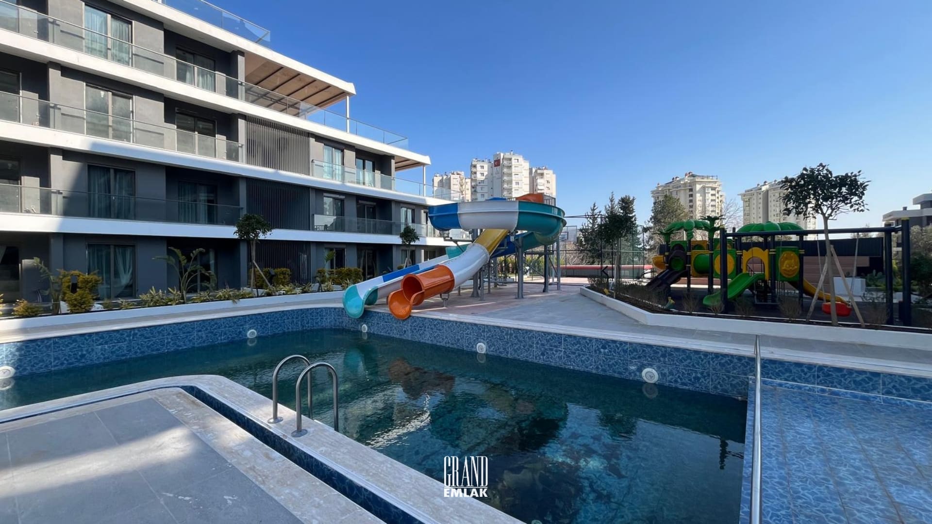 Altıntaş Cross Twins’te Havuz Cepheli 1+1 Satılık Daire (15)