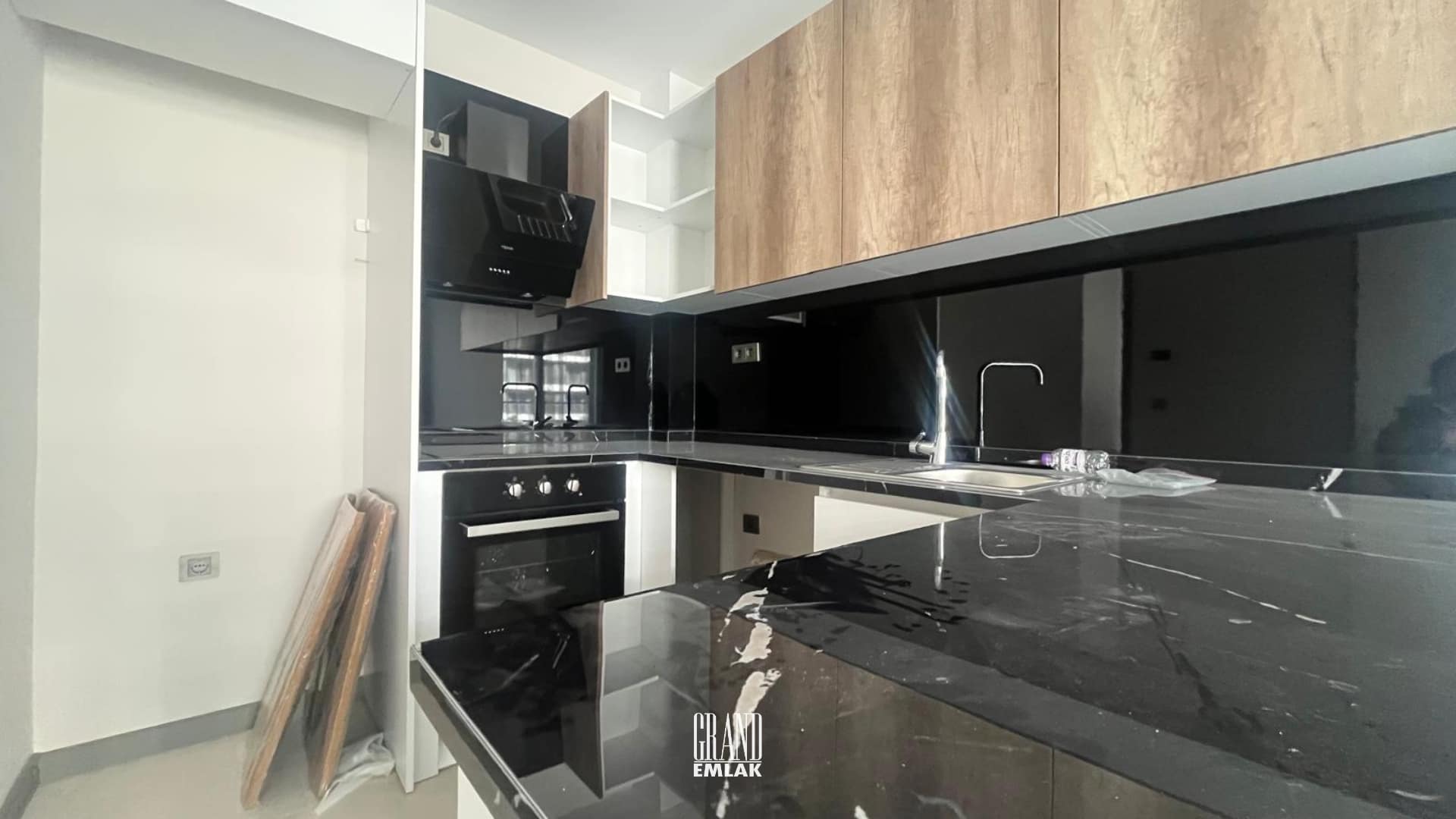 Altıntaş Cross Twins’te Havuz Cepheli 1+1 Satılık Daire (23)