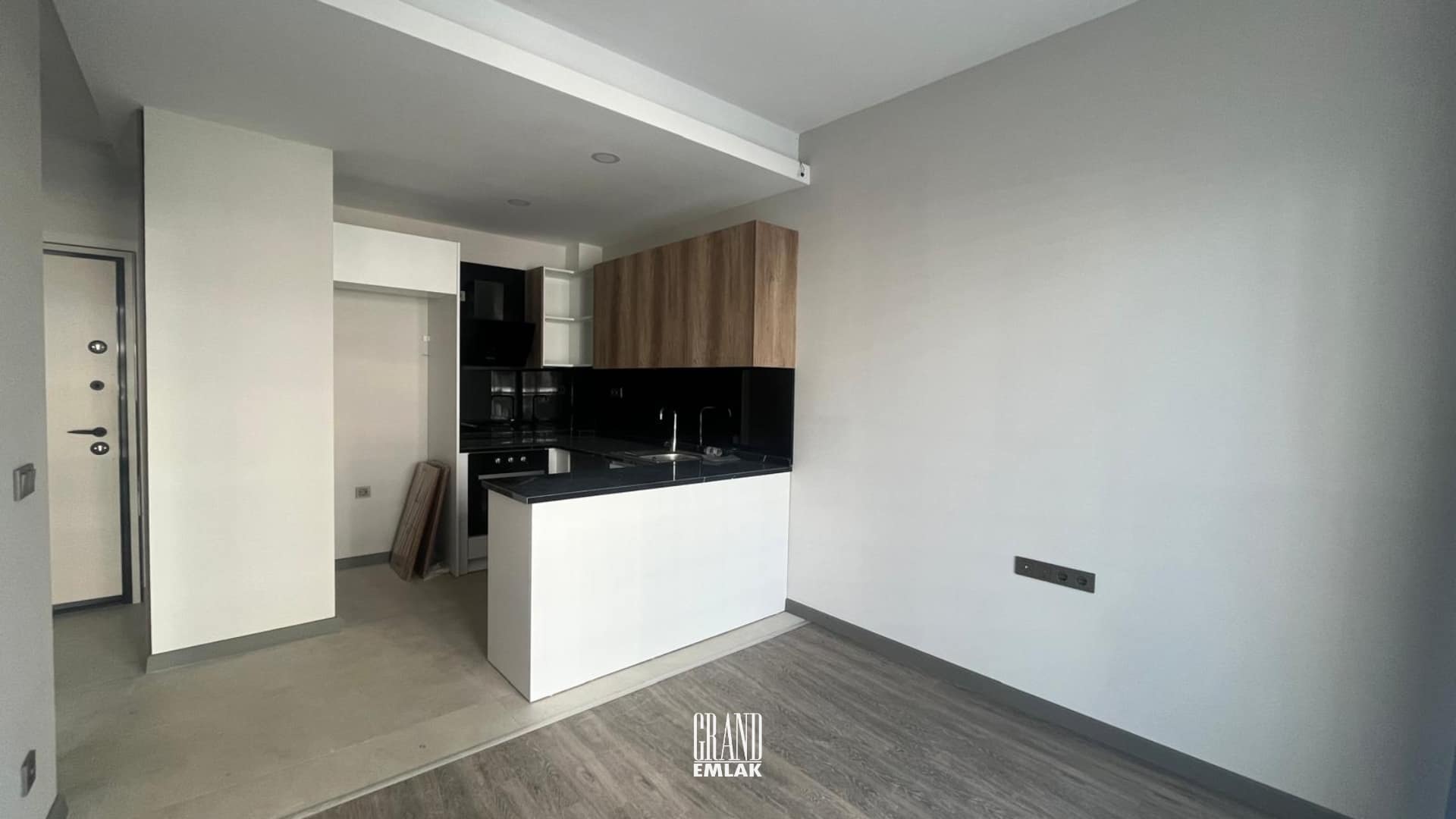 Altıntaş Cross Twins’te Havuz Cepheli 1+1 Satılık Daire (27)