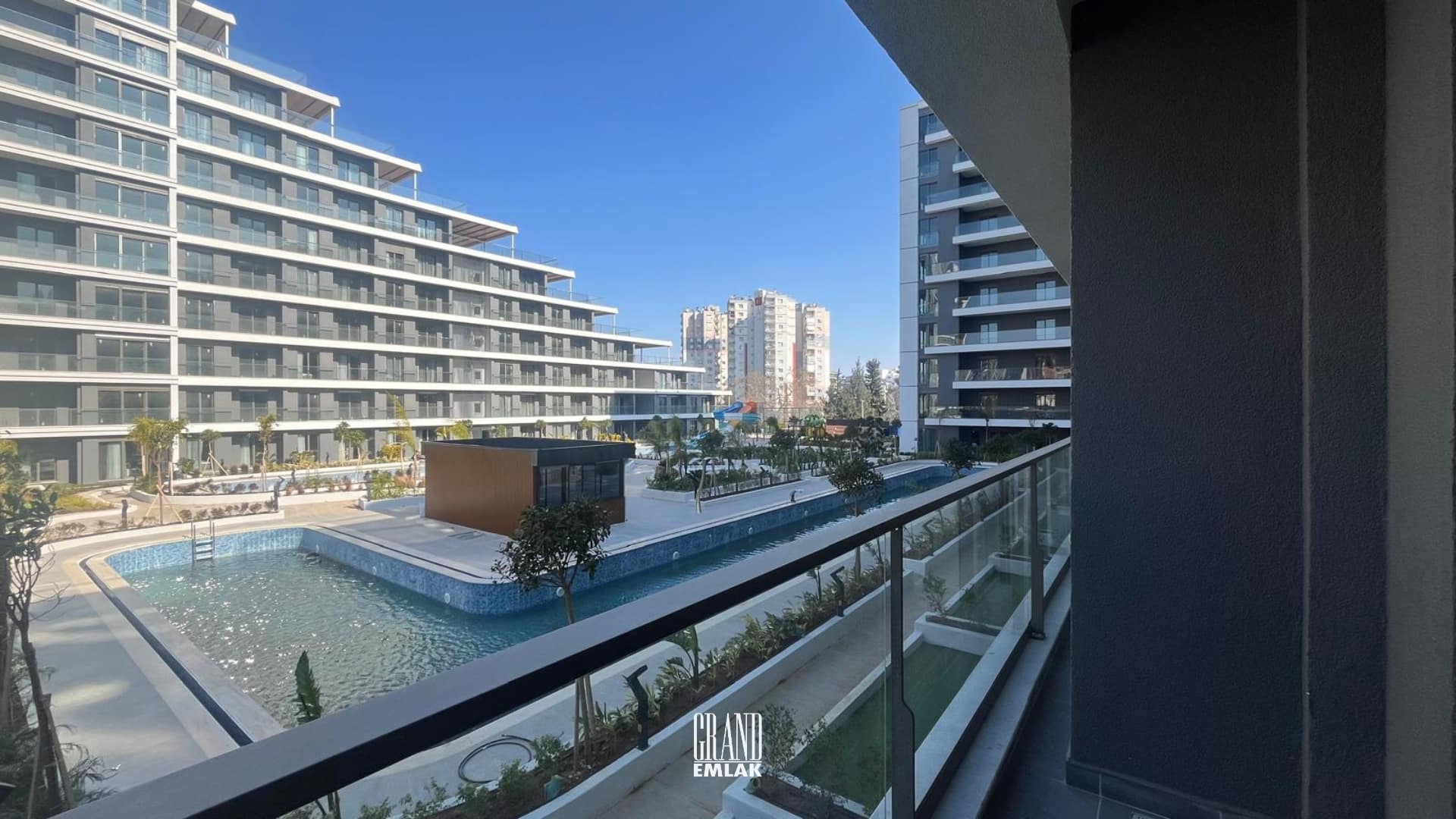 Altıntaş Cross Twins’te Havuz Cepheli 1+1 Satılık Daire (36)