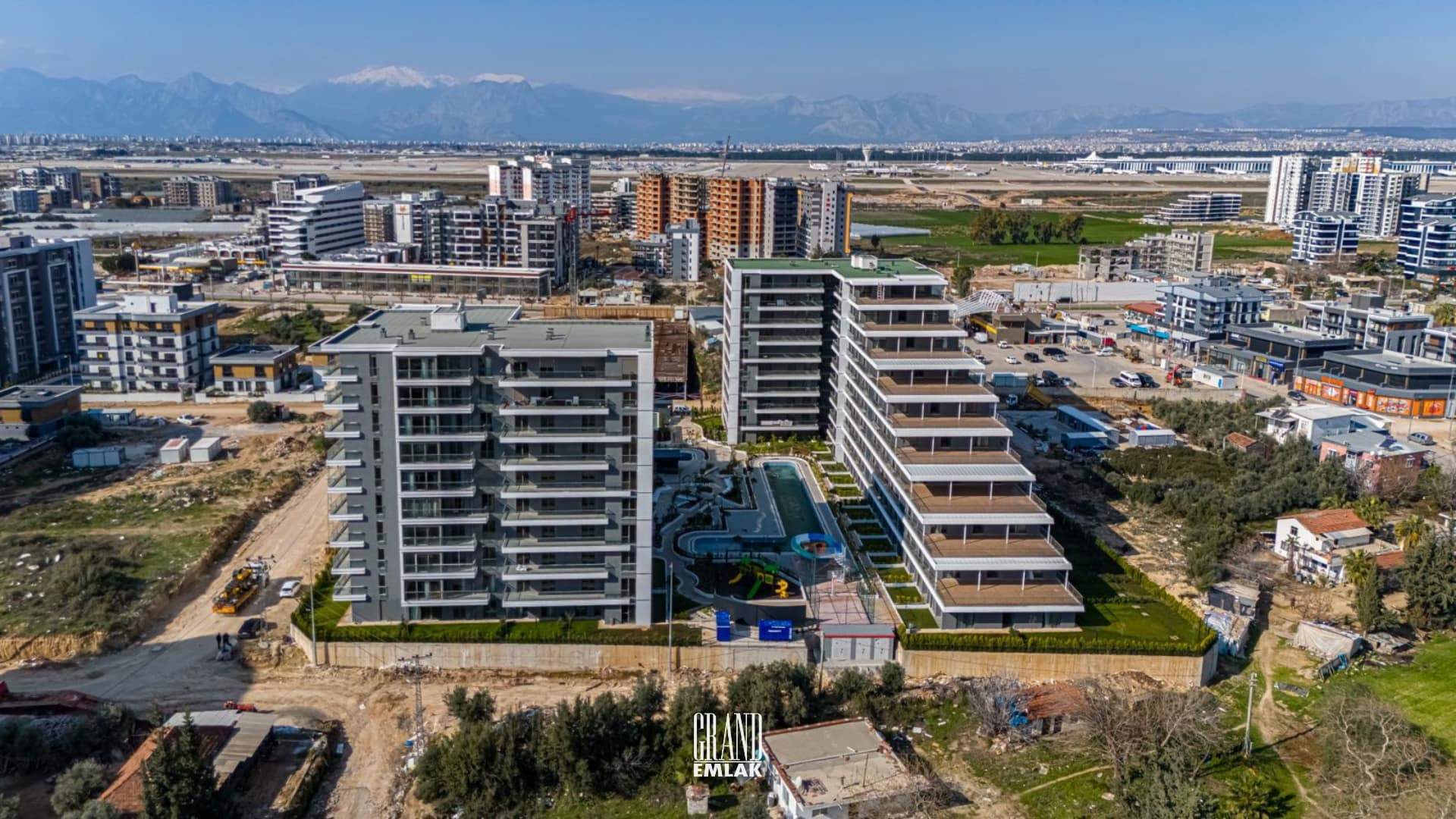 Altıntaş Cross Twins’te Havuz Cepheli 1+1 Satılık Daire (6)