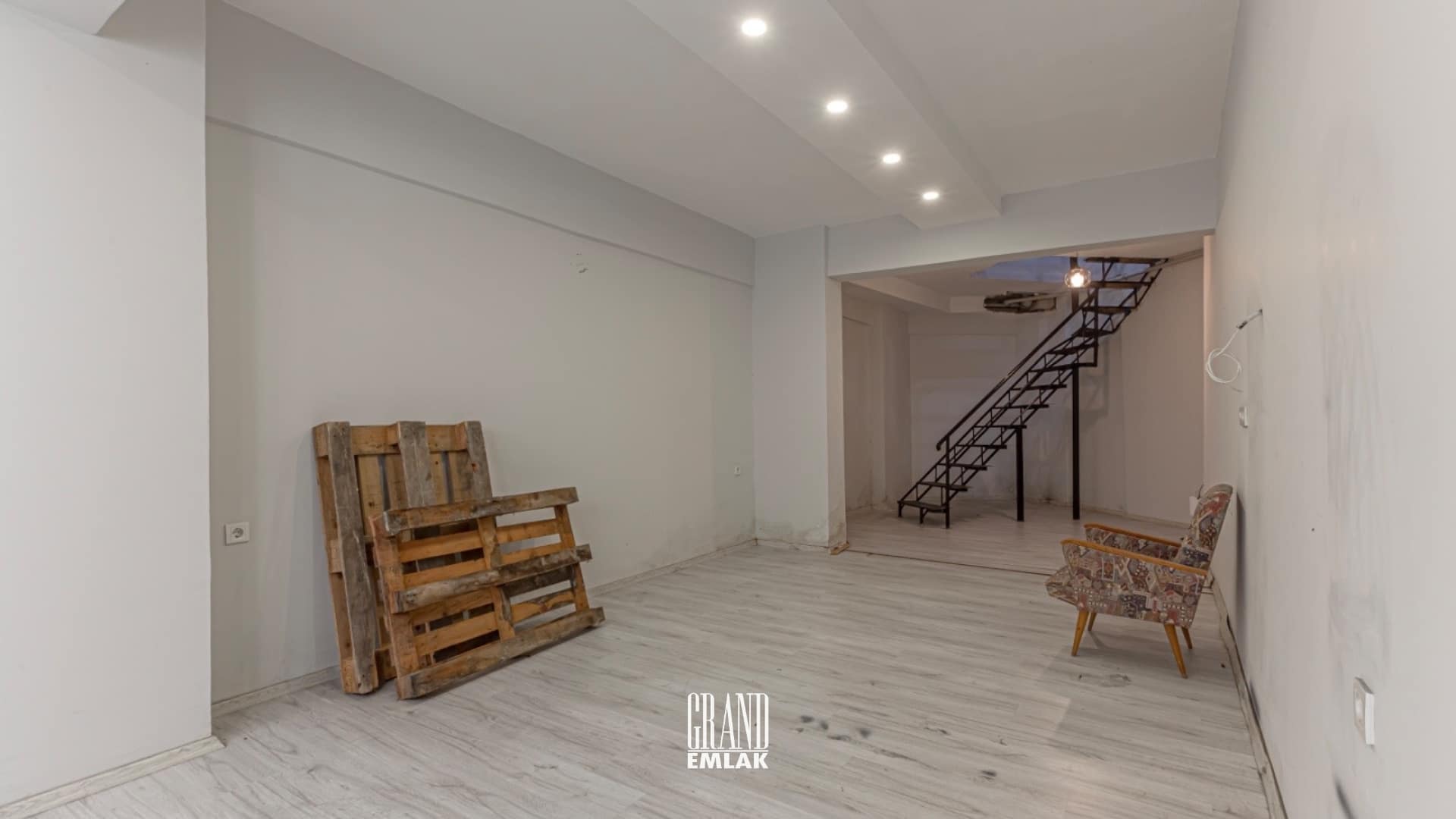 BARINAKLAR’DA İŞYERİ LOGOLU (19)