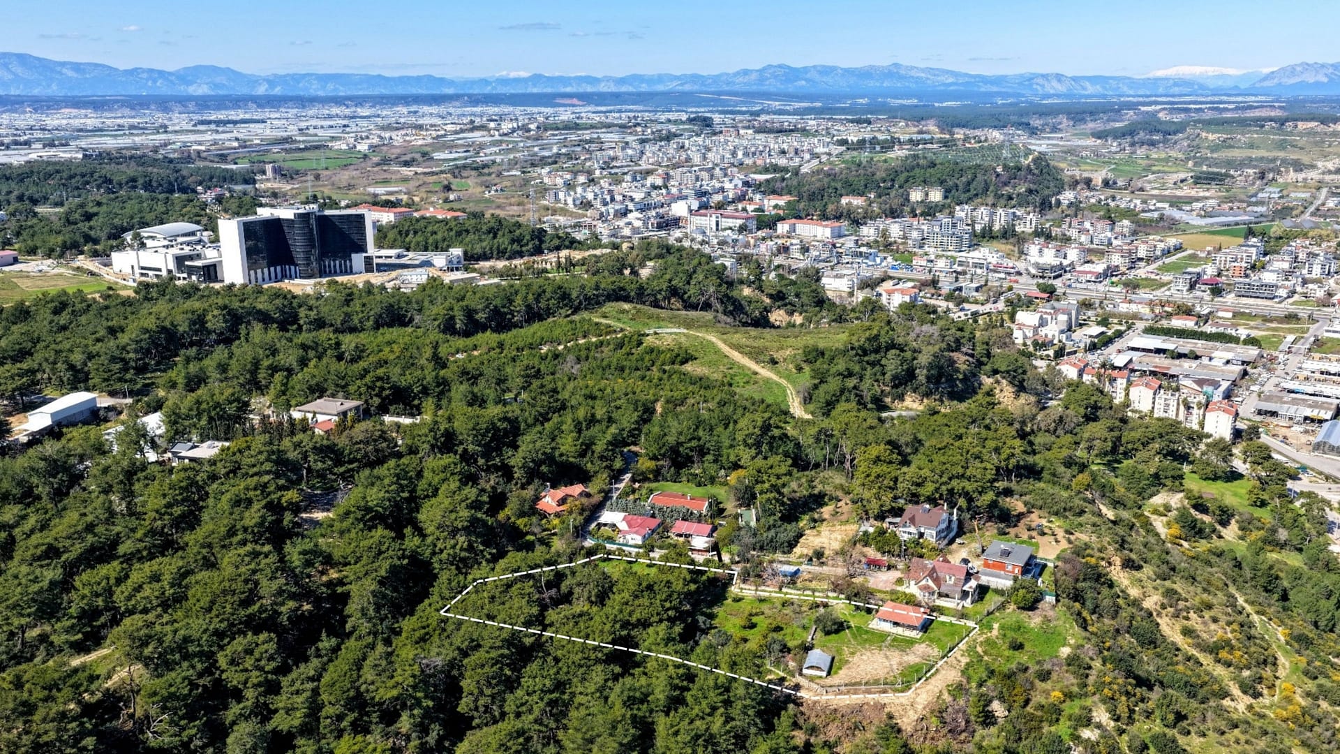 Antalya Hacıaliler’de, Şehir Manzaralı 3,7 Dönüm Arazi İçeresinde Müstakil 2+1 Satılık Ev İŞARETSİZ (4) – Kopya