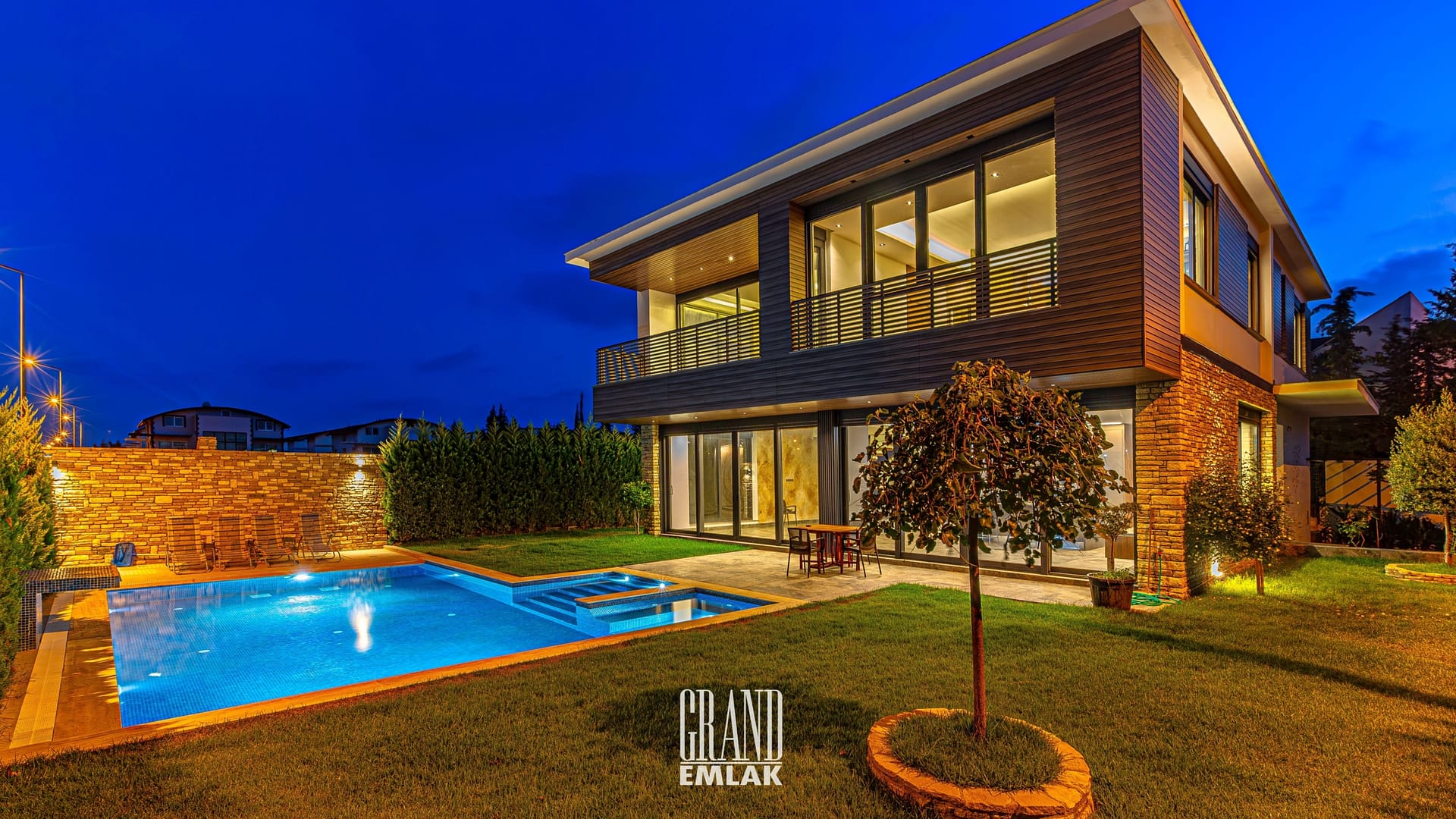 Belek’te Müstakil Bahçeli Özel Havuzlu 4+1 Satılık Villa 1