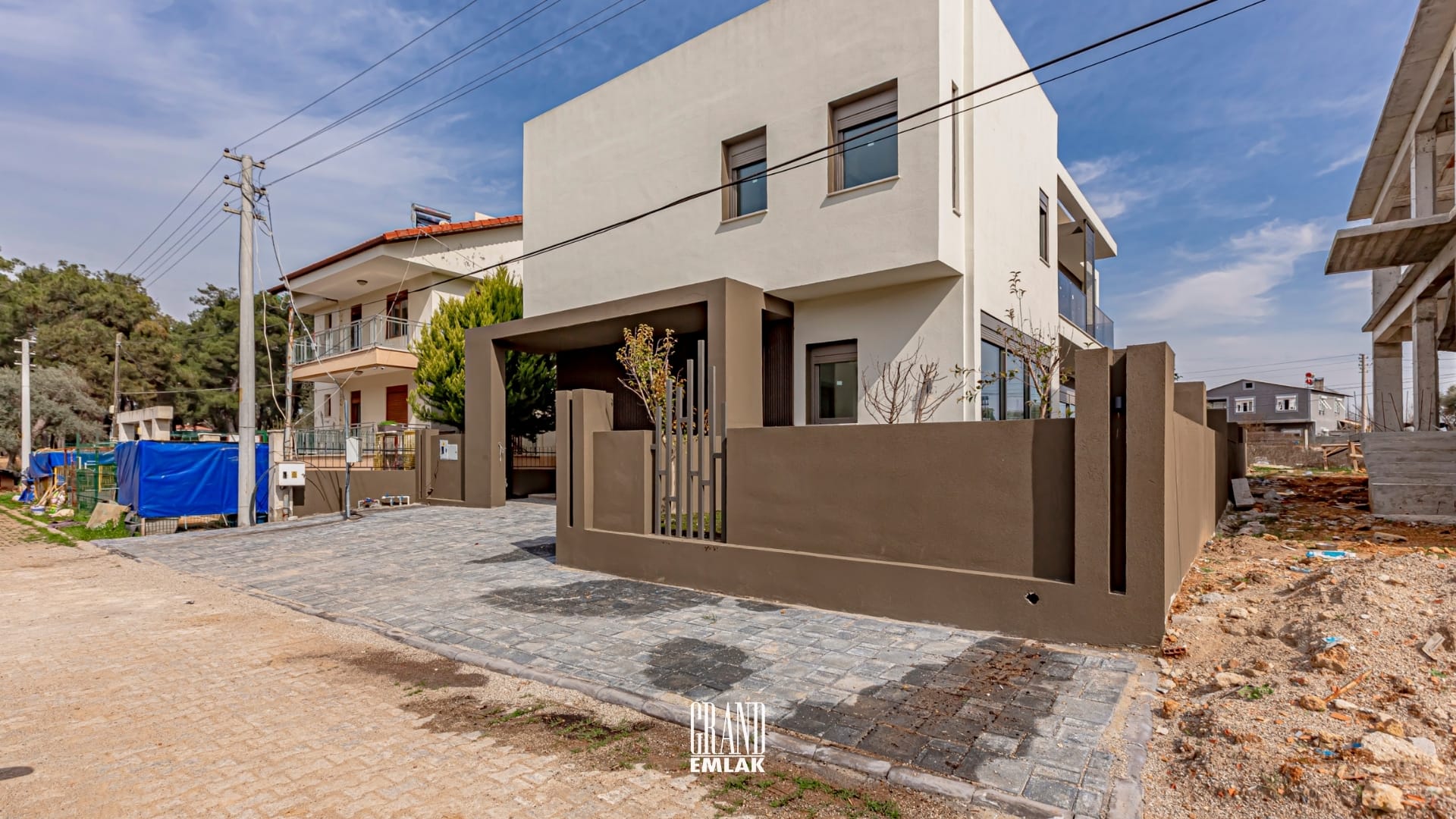 DÖŞEMEALTI SATILIK MÜSTAKİL HAVUZLU 4+1 VİLLA (11)