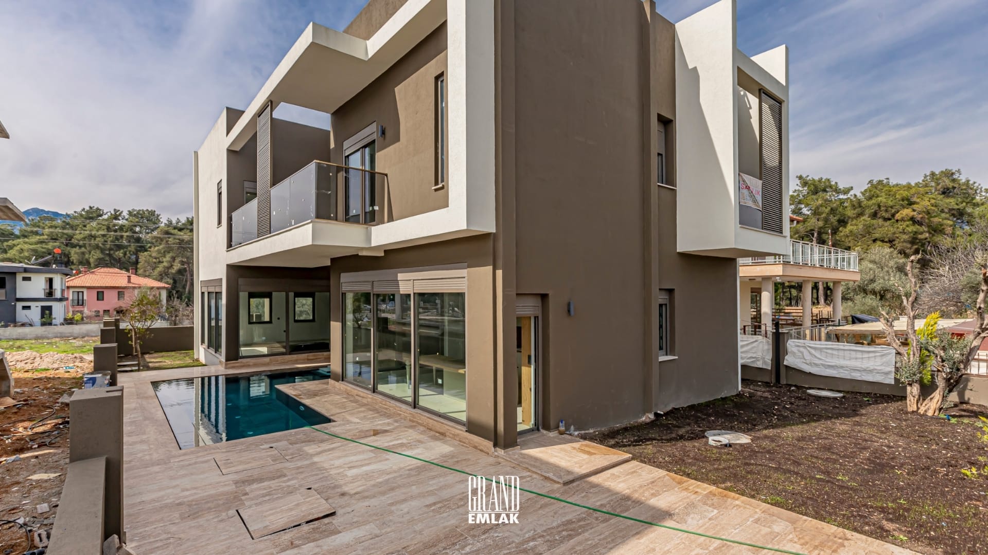 DÖŞEMEALTI SATILIK MÜSTAKİL HAVUZLU 4+1 VİLLA (12)
