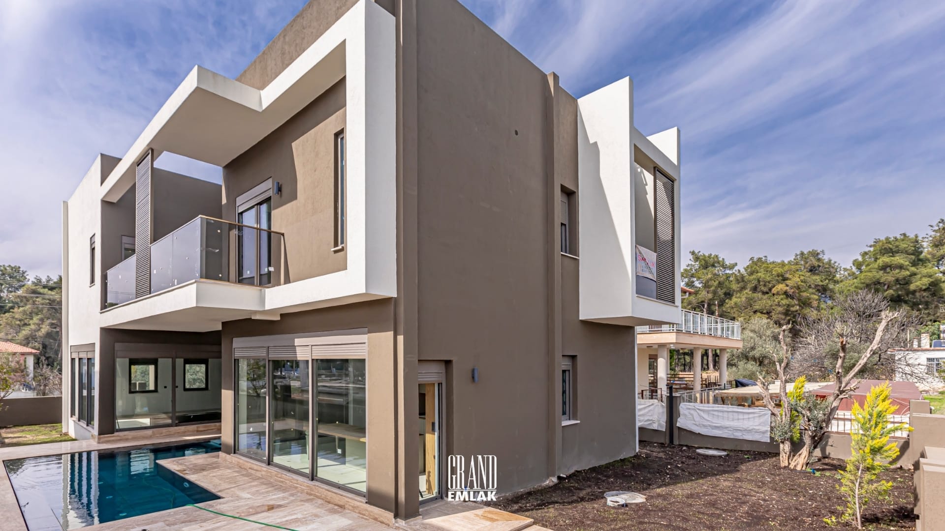 DÖŞEMEALTI SATILIK MÜSTAKİL HAVUZLU 4+1 VİLLA (13)