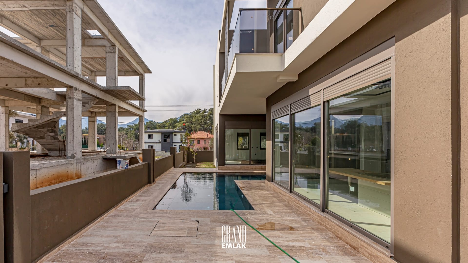 DÖŞEMEALTI SATILIK MÜSTAKİL HAVUZLU 4+1 VİLLA (14)