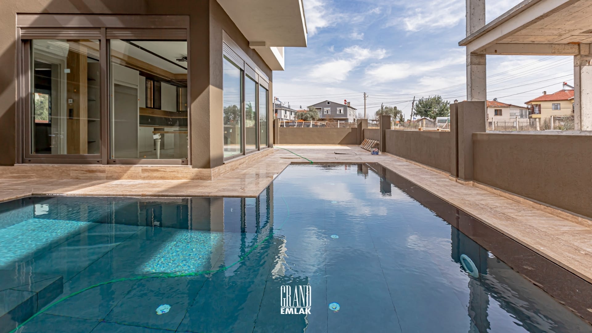DÖŞEMEALTI SATILIK MÜSTAKİL HAVUZLU 4+1 VİLLA (15)