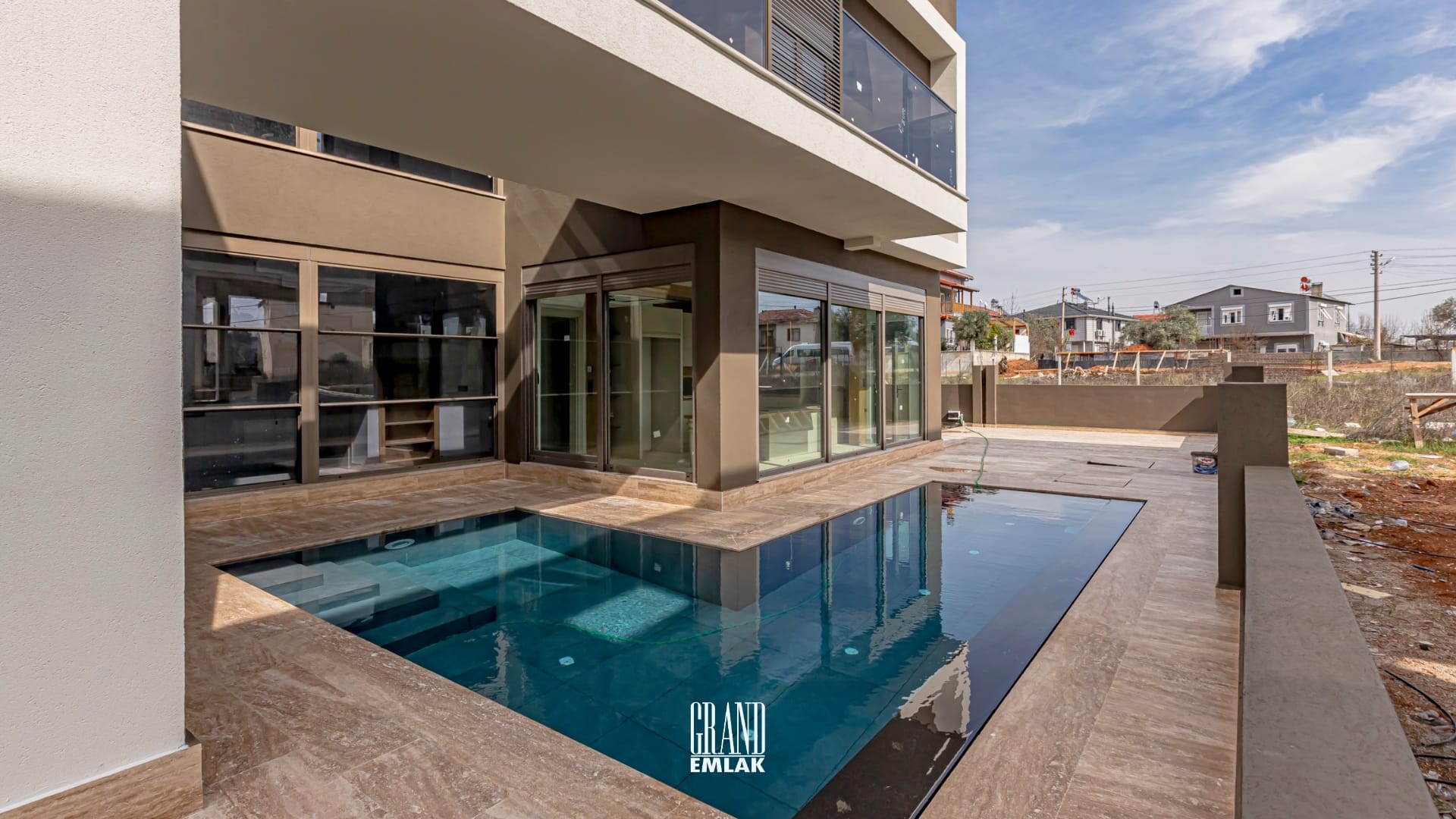 DÖŞEMEALTI SATILIK MÜSTAKİL HAVUZLU 4+1 VİLLA (16)