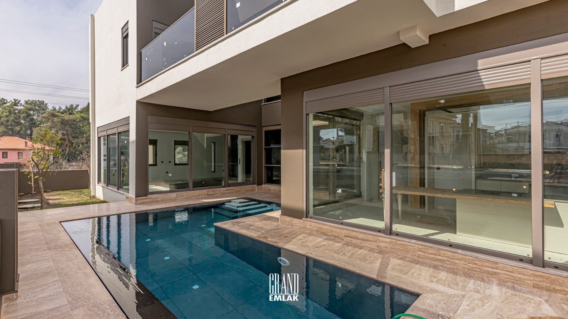 DÖŞEMEALTI SATILIK MÜSTAKİL HAVUZLU 4+1 VİLLA (17)