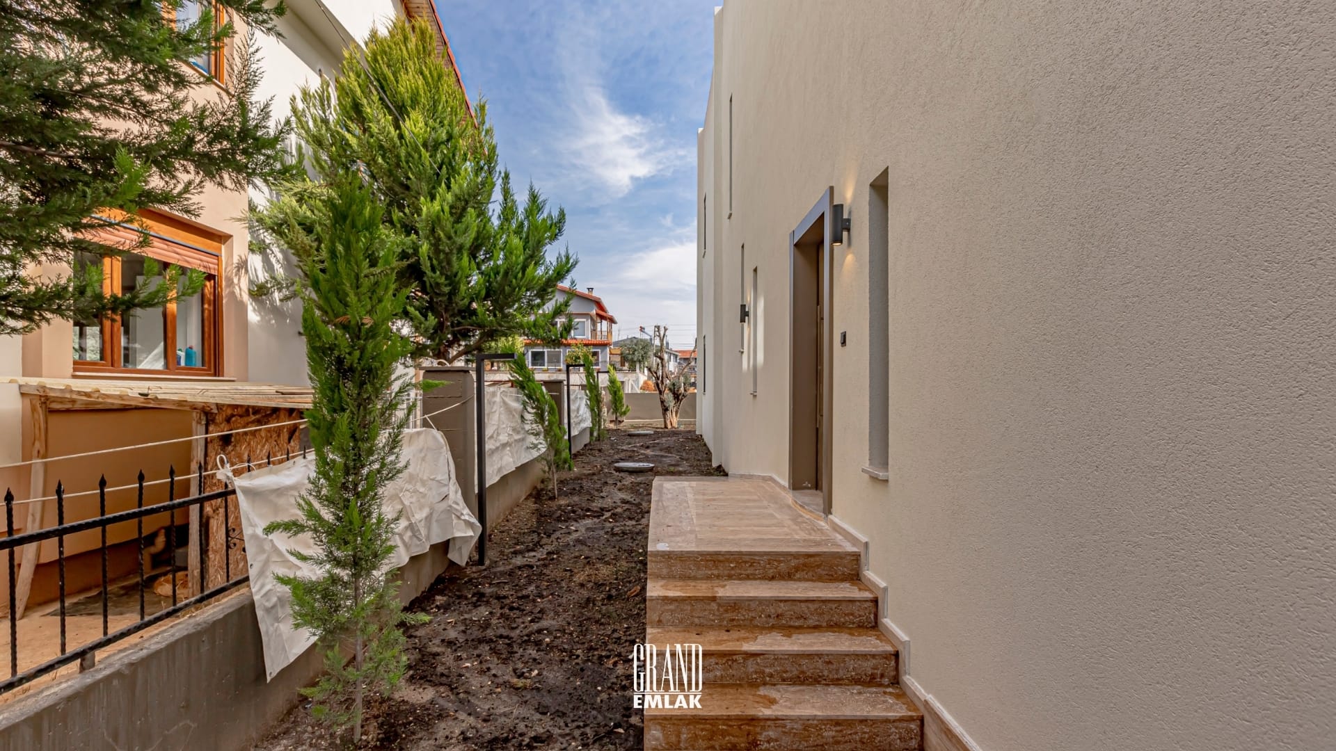 DÖŞEMEALTI SATILIK MÜSTAKİL HAVUZLU 4+1 VİLLA (22)