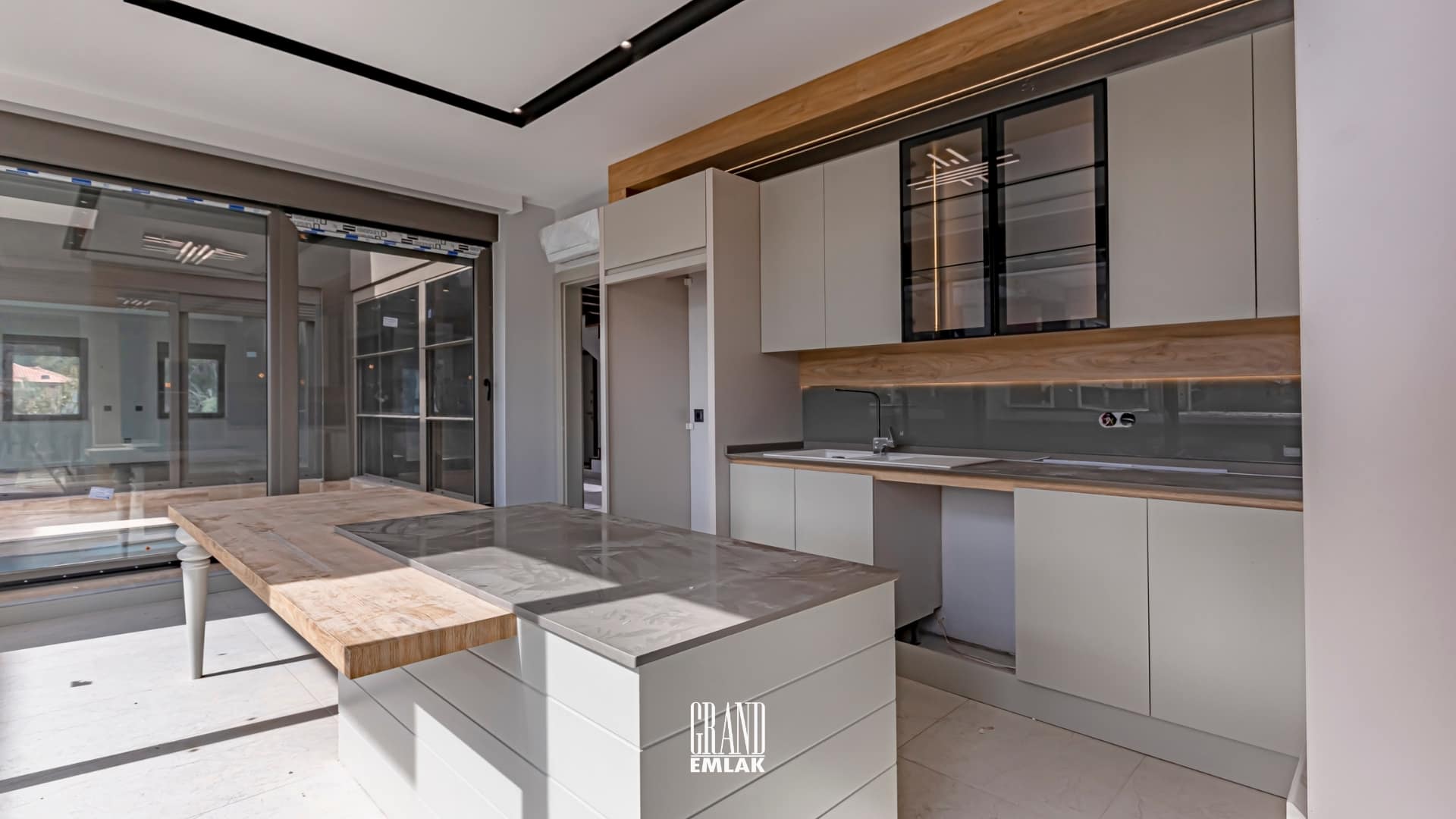 DÖŞEMEALTI SATILIK MÜSTAKİL HAVUZLU 4+1 VİLLA (30)