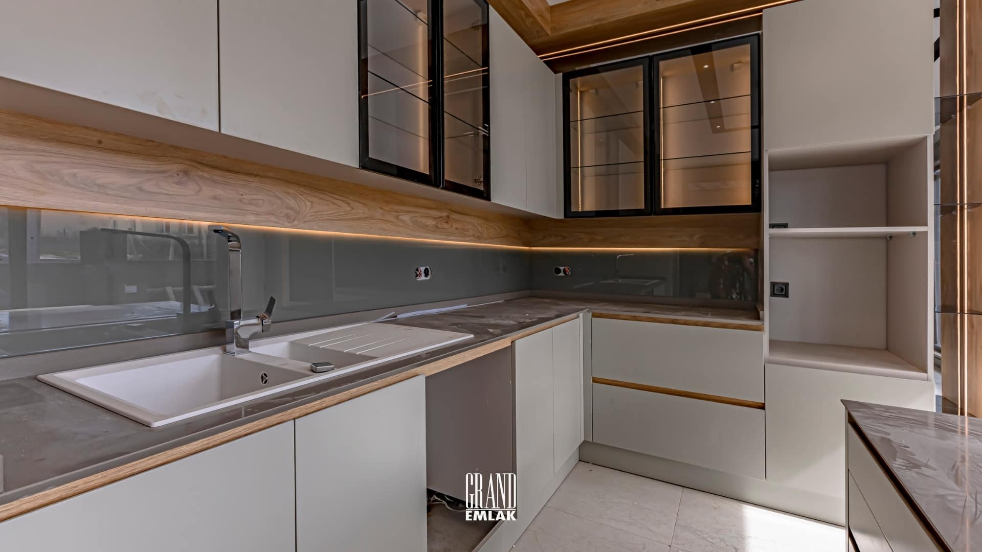 DÖŞEMEALTI SATILIK MÜSTAKİL HAVUZLU 4+1 VİLLA (31)