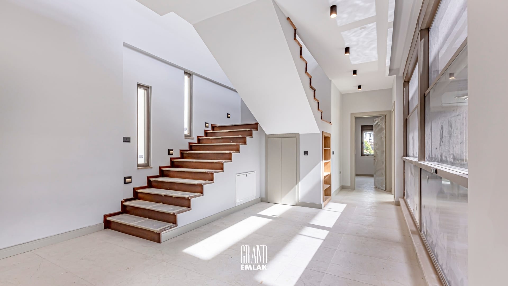 DÖŞEMEALTI SATILIK MÜSTAKİL HAVUZLU 4+1 VİLLA (35)