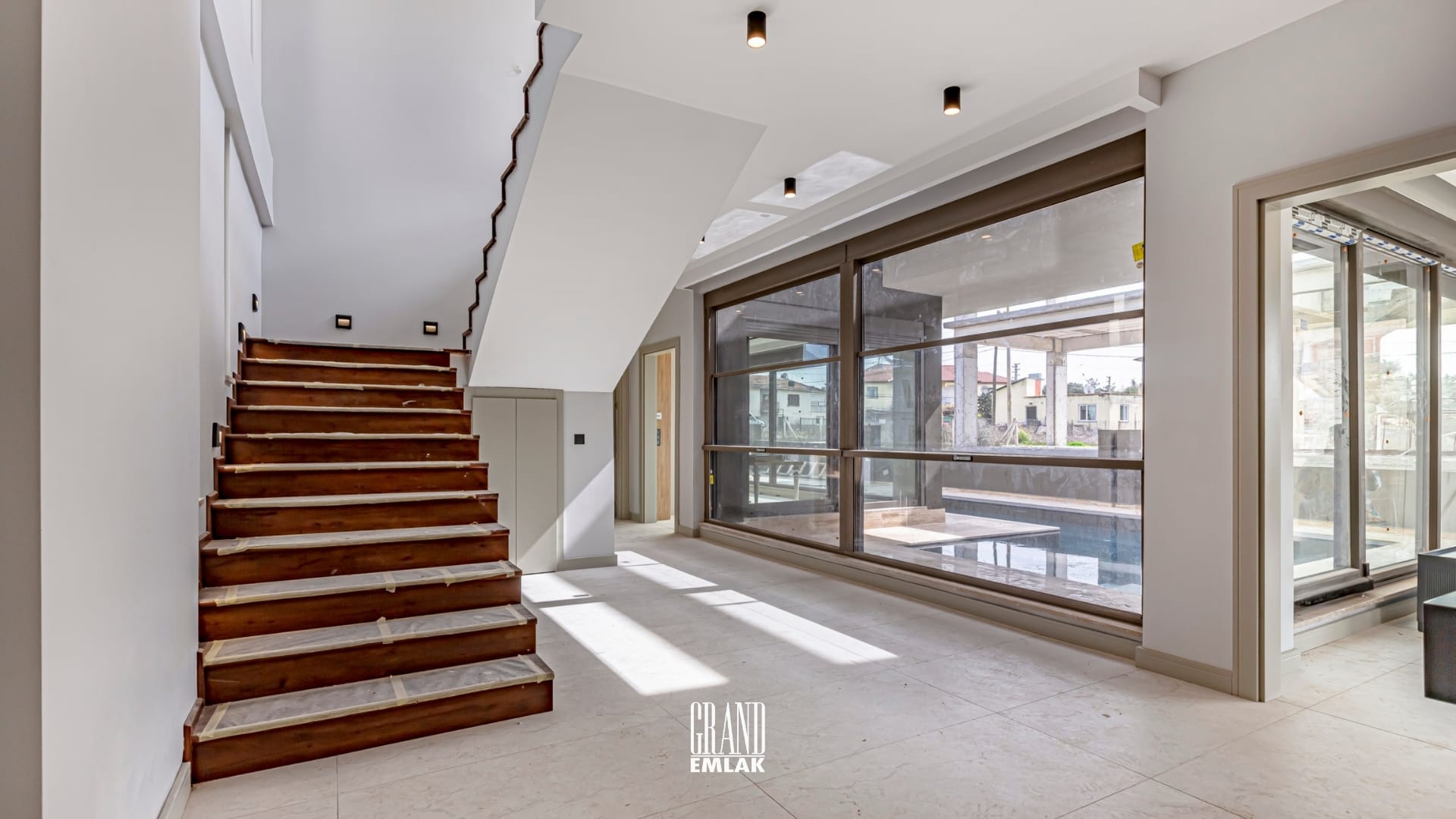 DÖŞEMEALTI SATILIK MÜSTAKİL HAVUZLU 4+1 VİLLA (36)